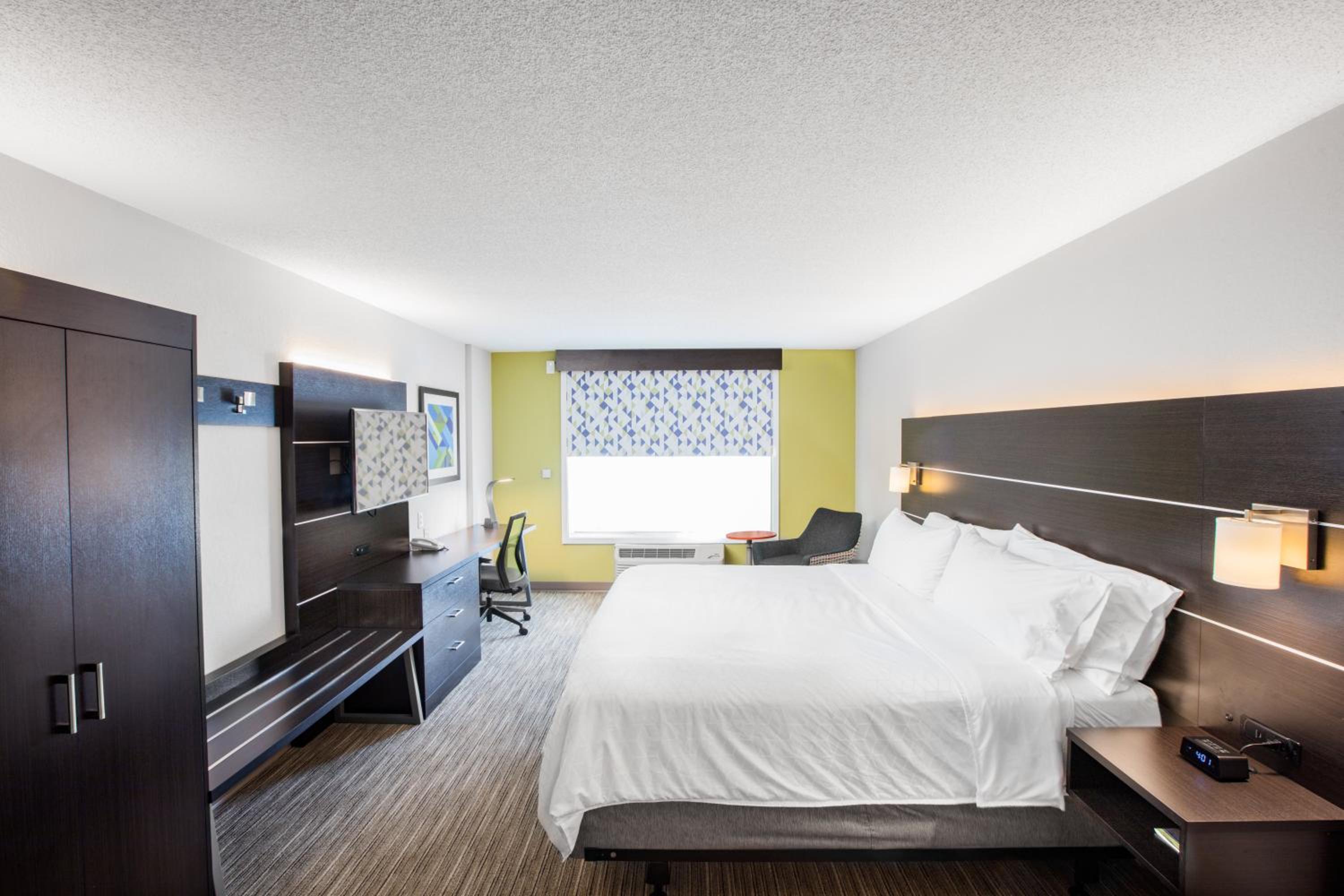 Standard King Room photo 3