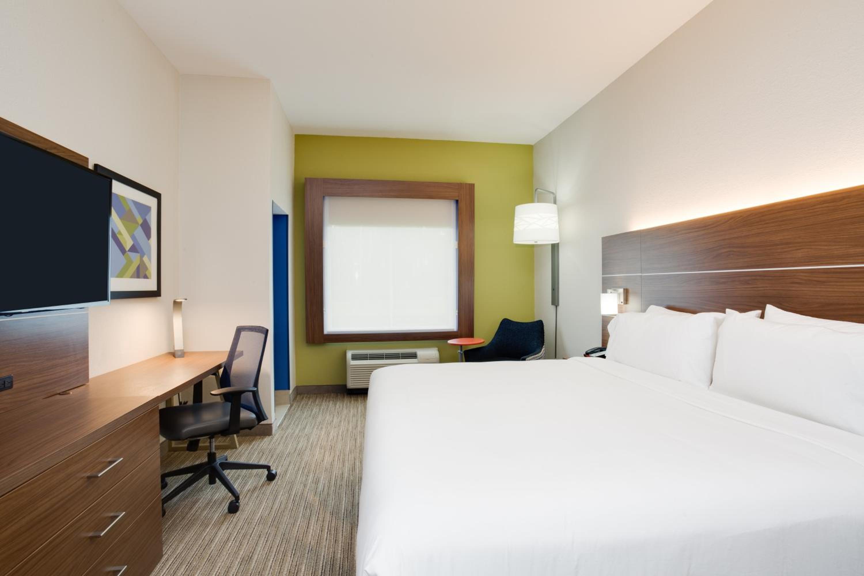 Standard King Room photo 3