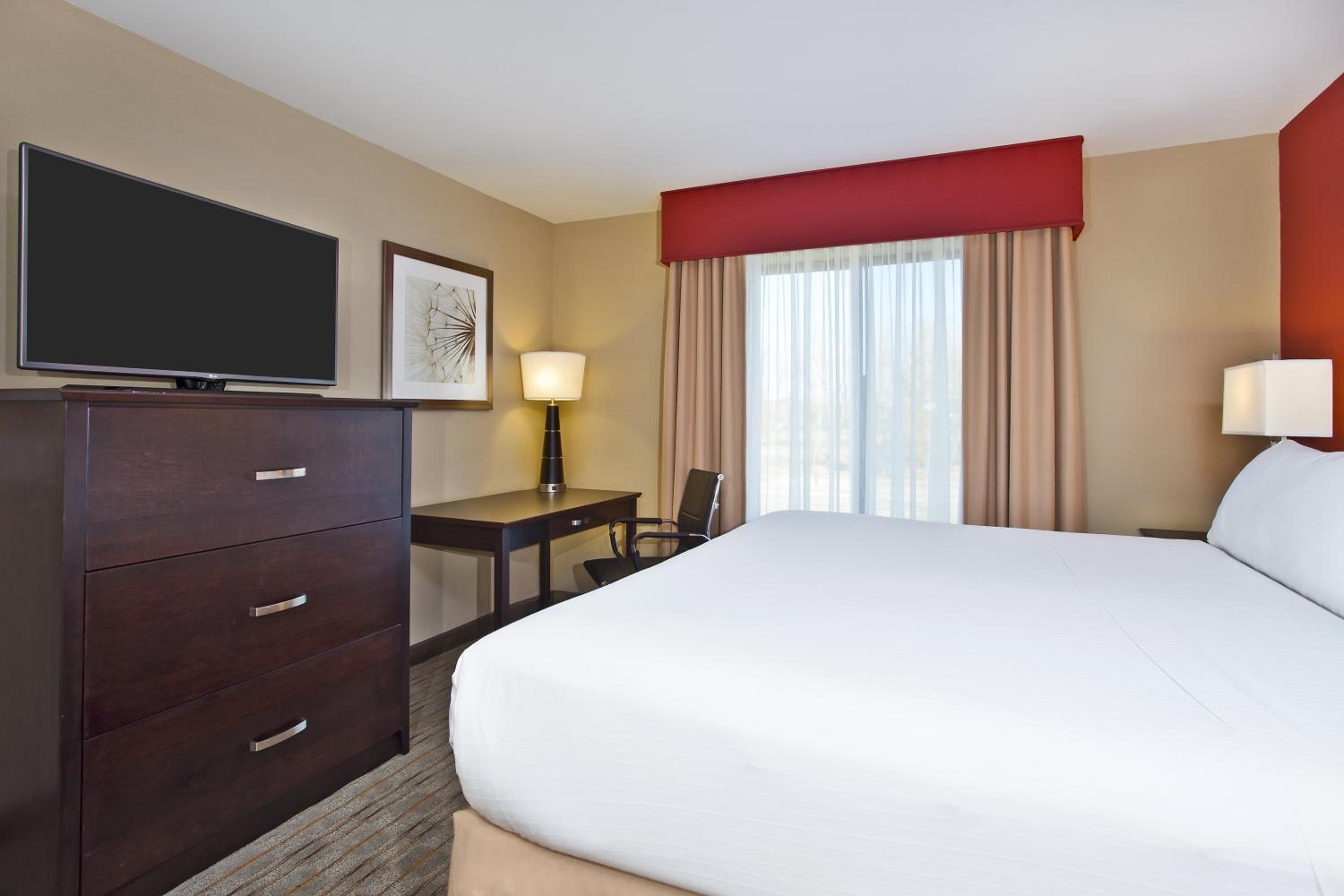 Standard King Room with Accessible Tub - Mobility Access photo 1