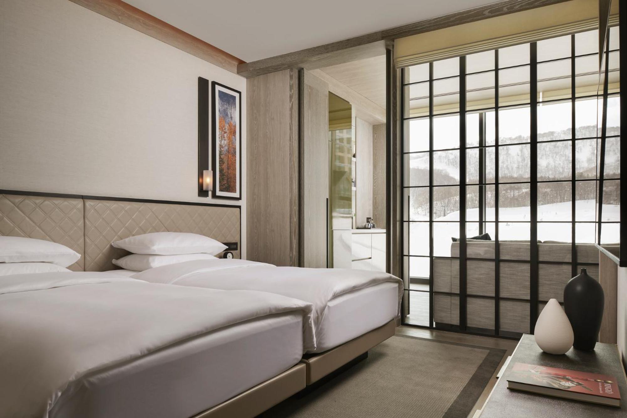 Suite with Two Single Beds and Mountain View - Photo 4