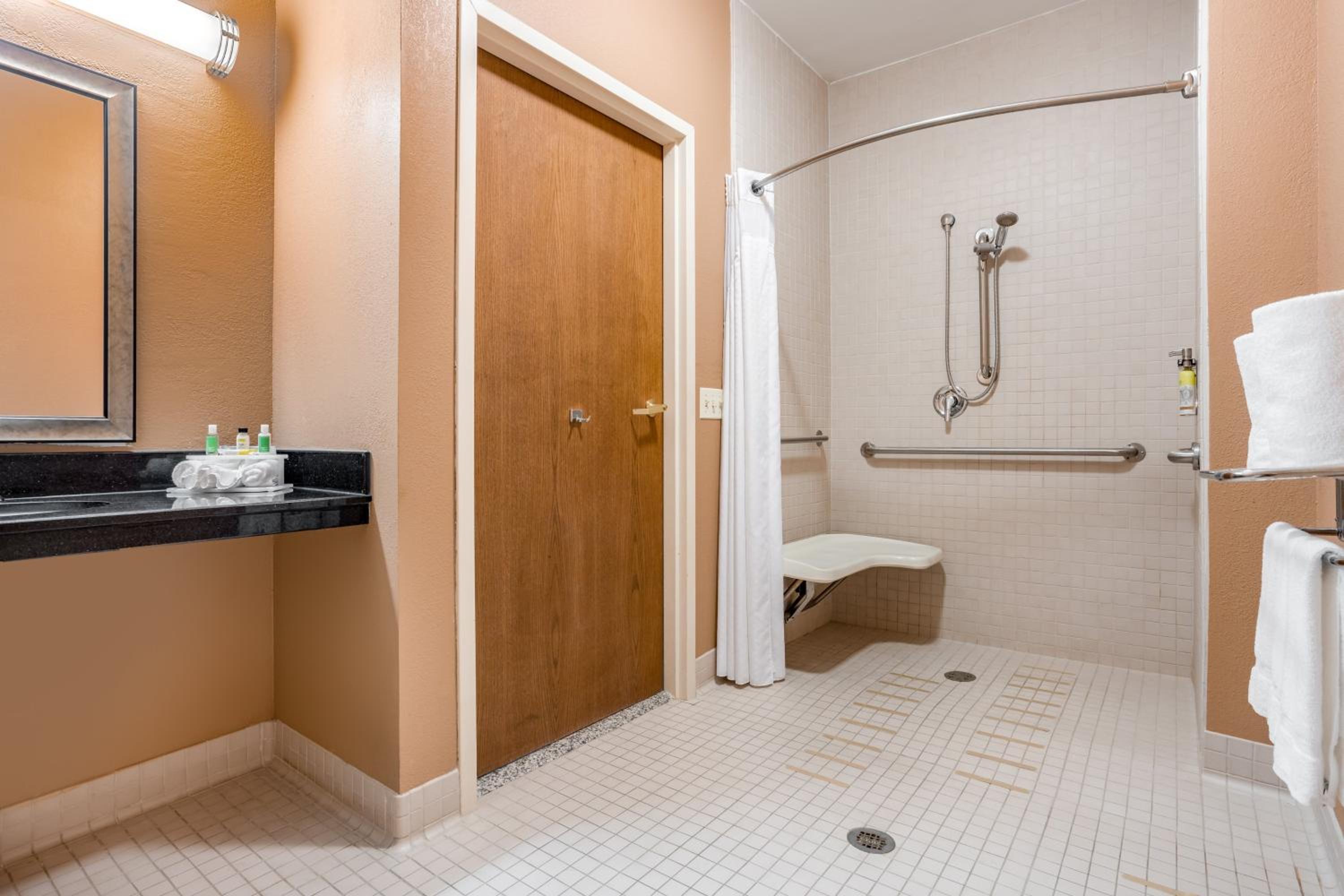 King Room with Jetted Tub - Photo 2