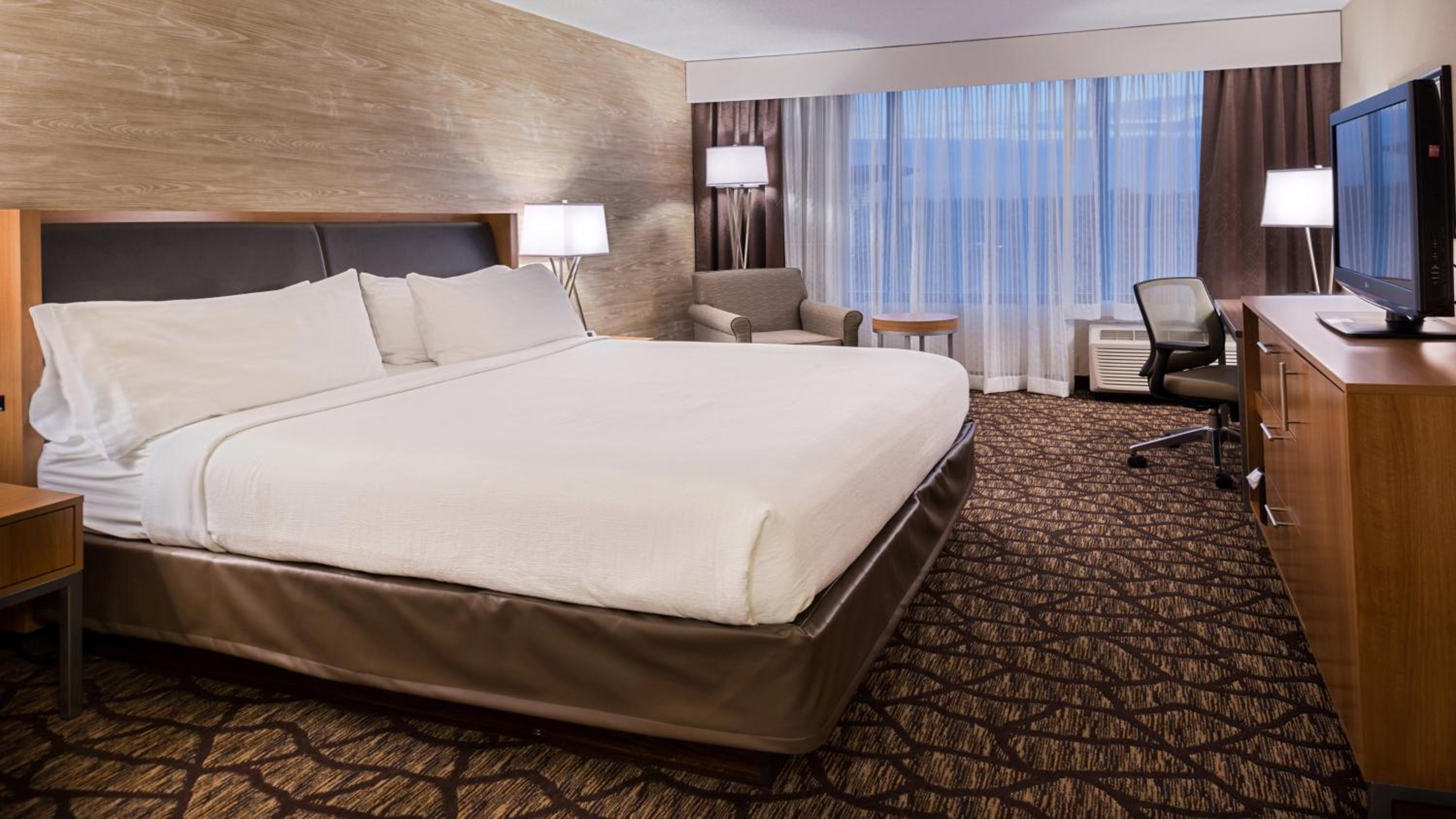 Standard King Room - Photo 4