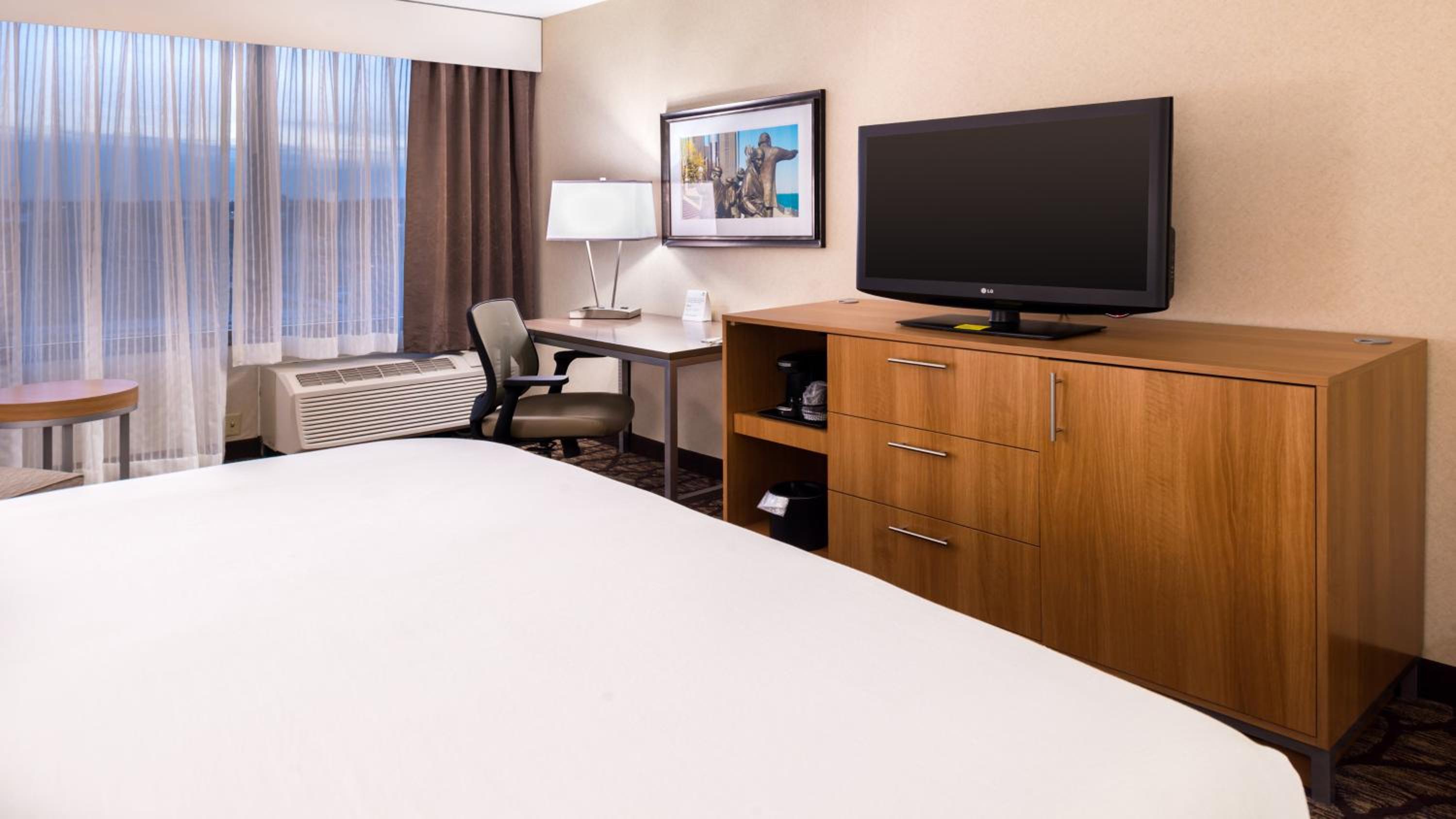 Standard King Room - Photo 3