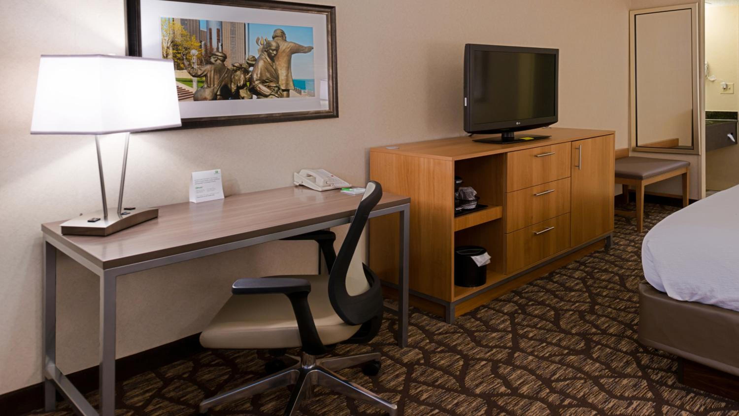 Standard King Room - Photo 6