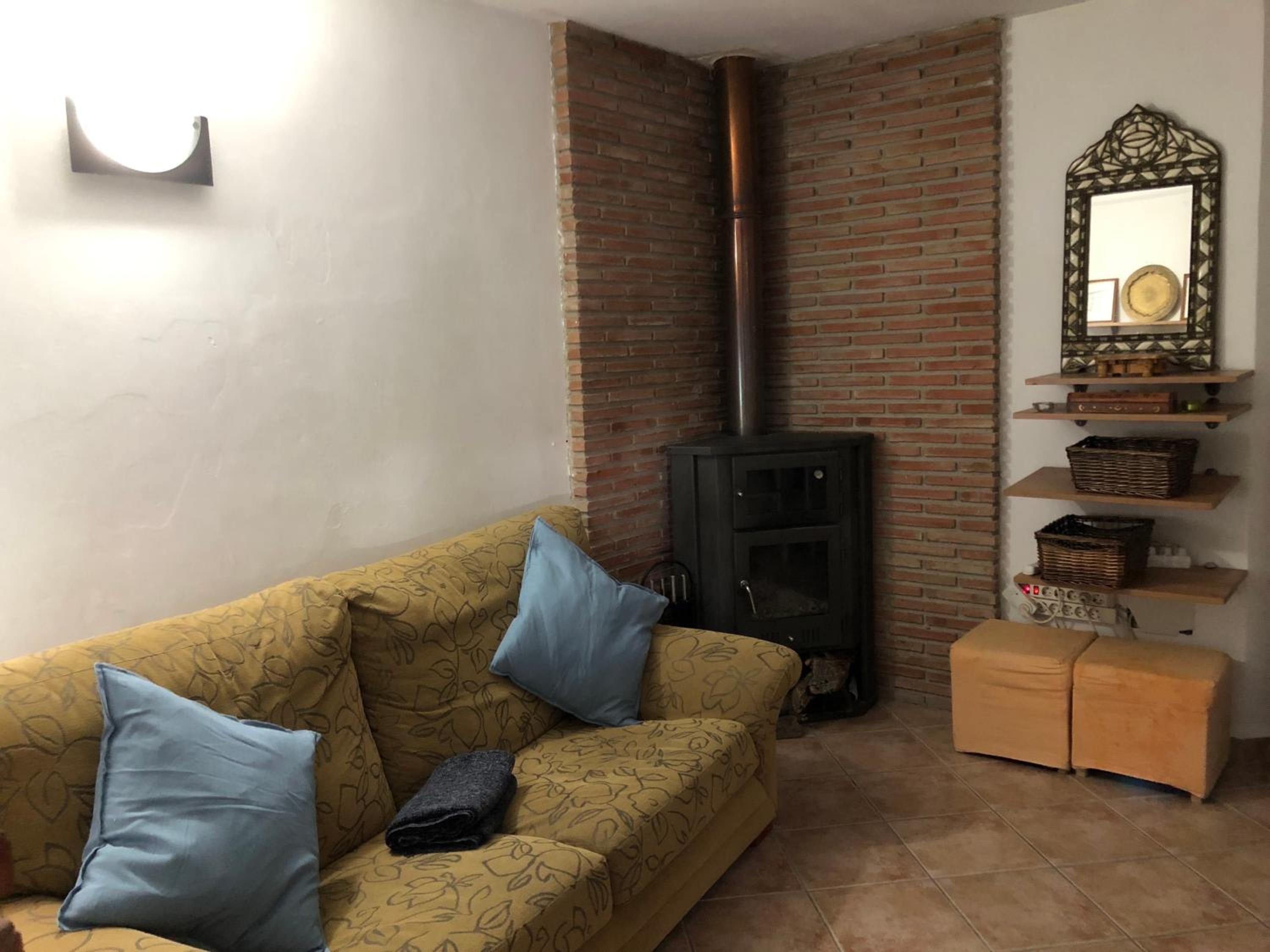 One-Bedroom Apartment with Fireplace - Photo 4