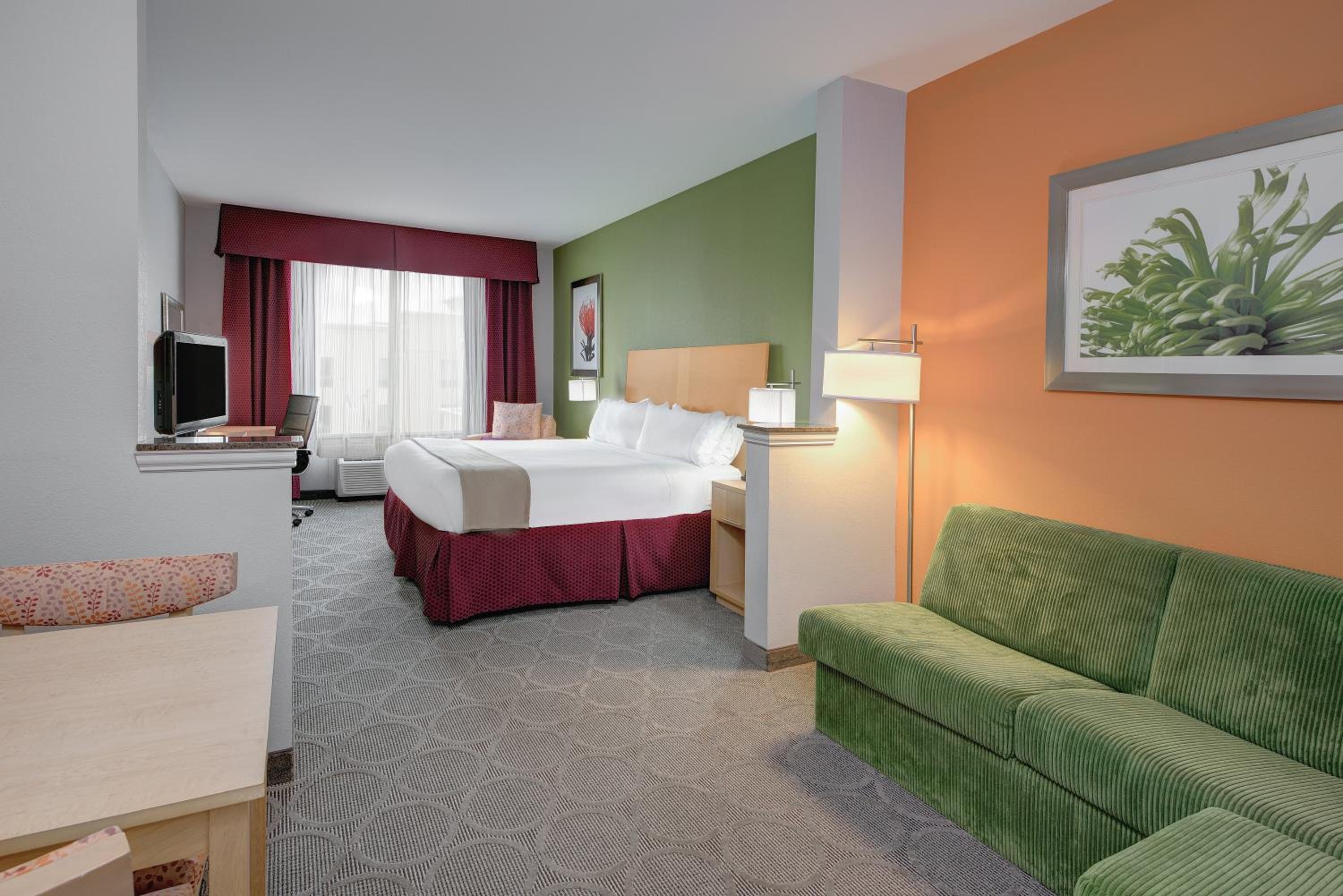 King Suite - Non-Smoking - Photo 1