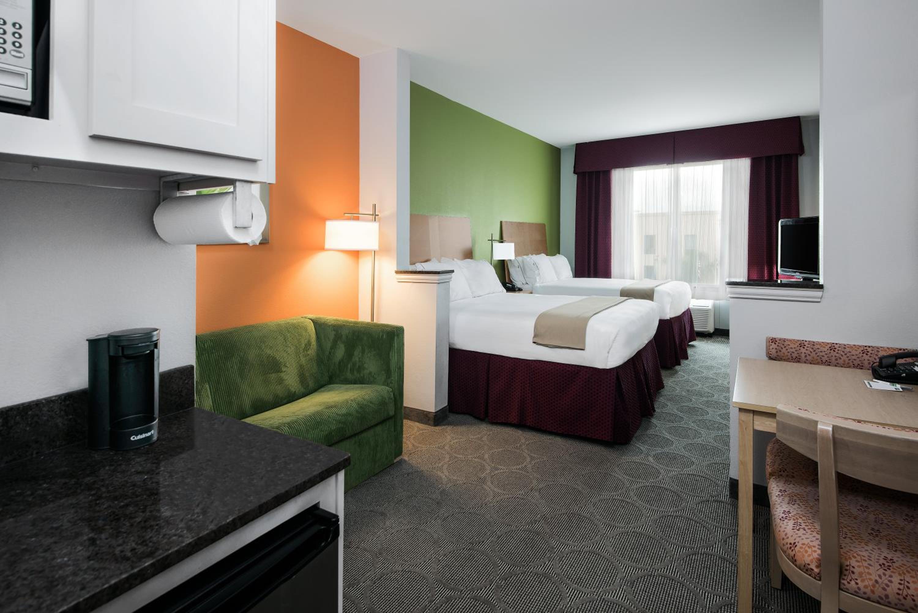 Suite with Two Queen Beds - Photo 1