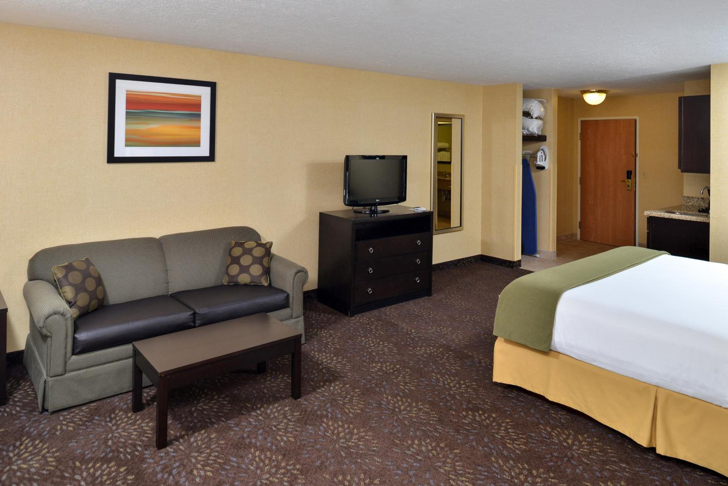 Deluxe King Room - Hearing Accessible  - Photo 1