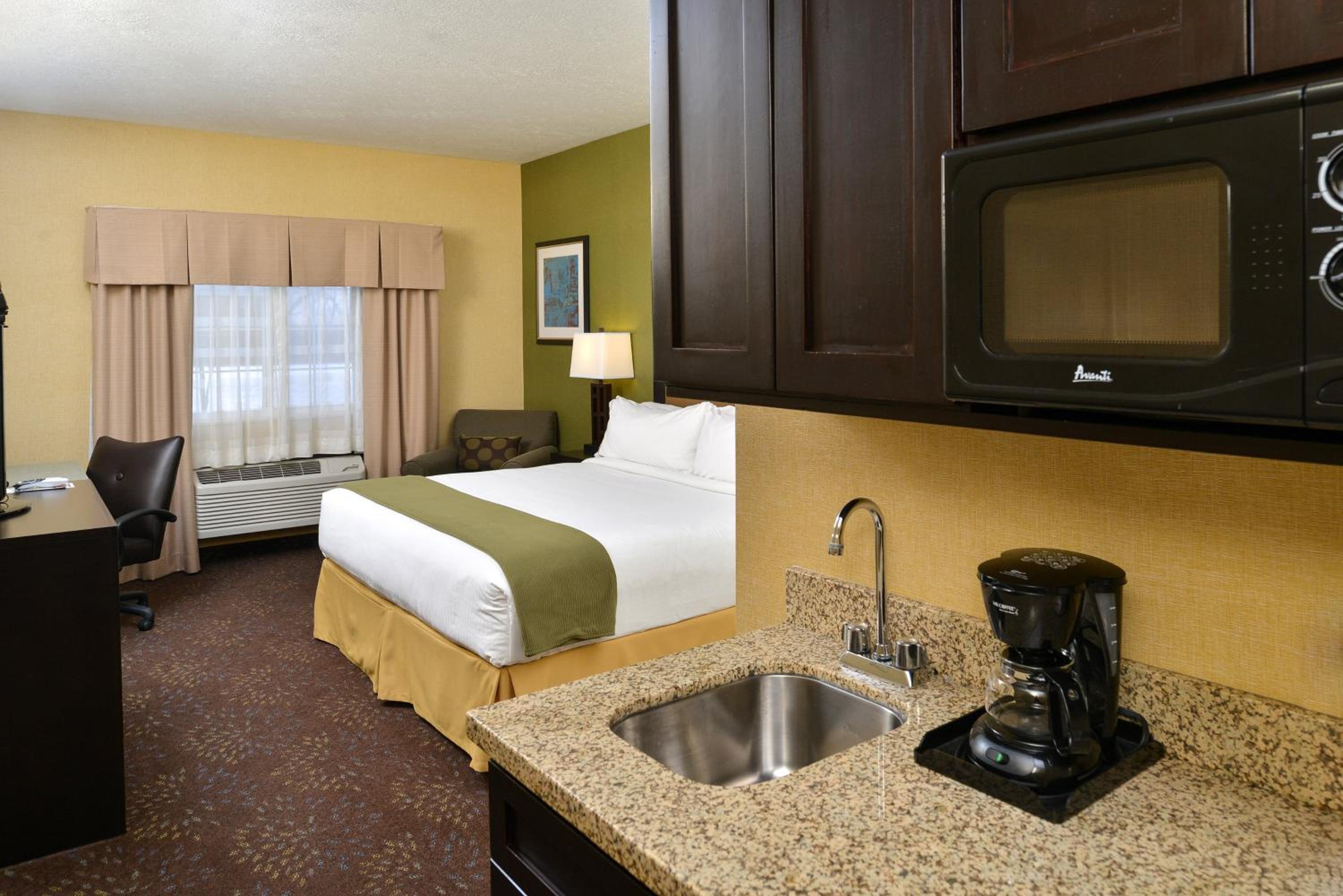 King Room - Mobility Access/Hearing Accessible - Photo 5