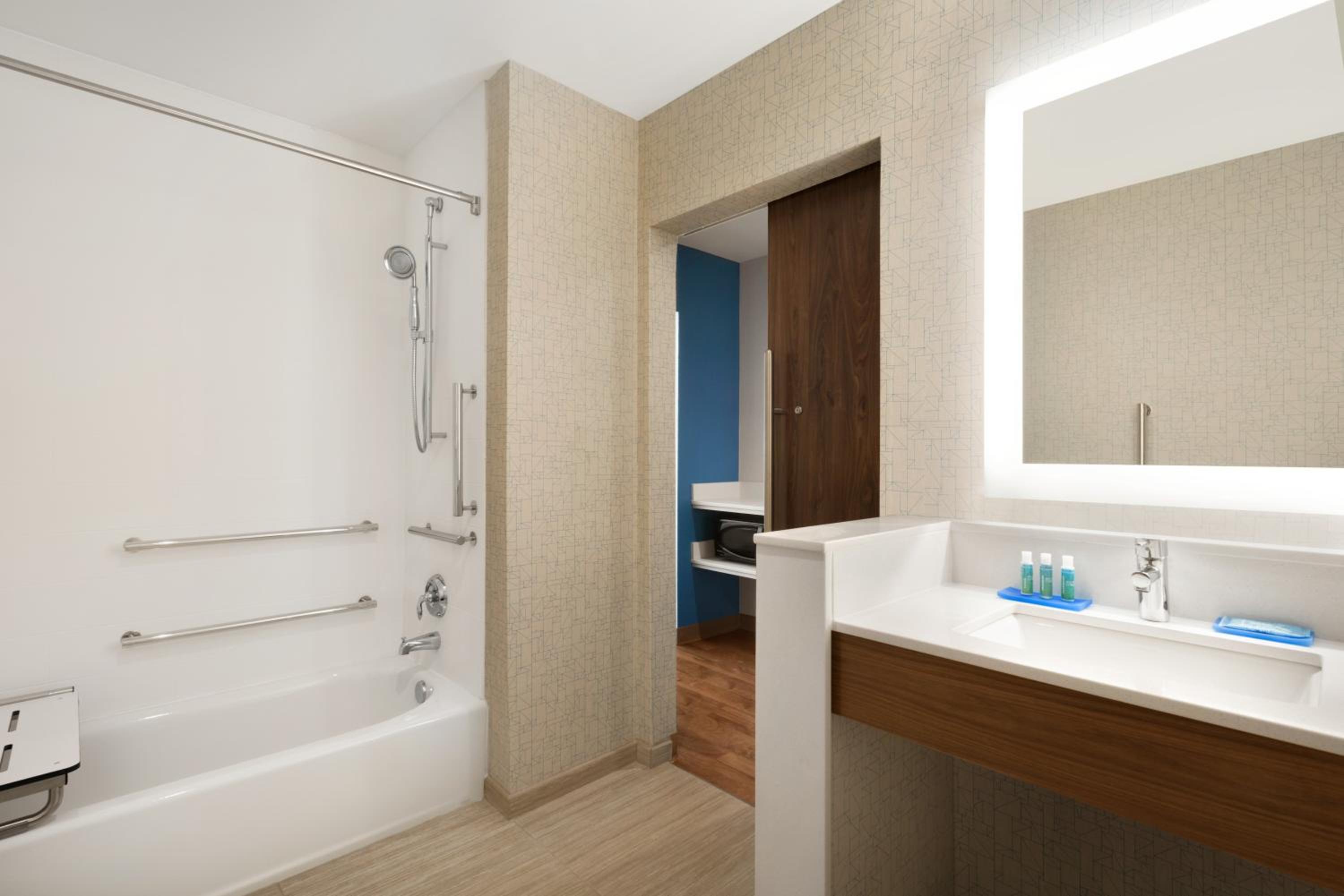 Queen Room with Two Queen Beds and Mobility Accessible Tub