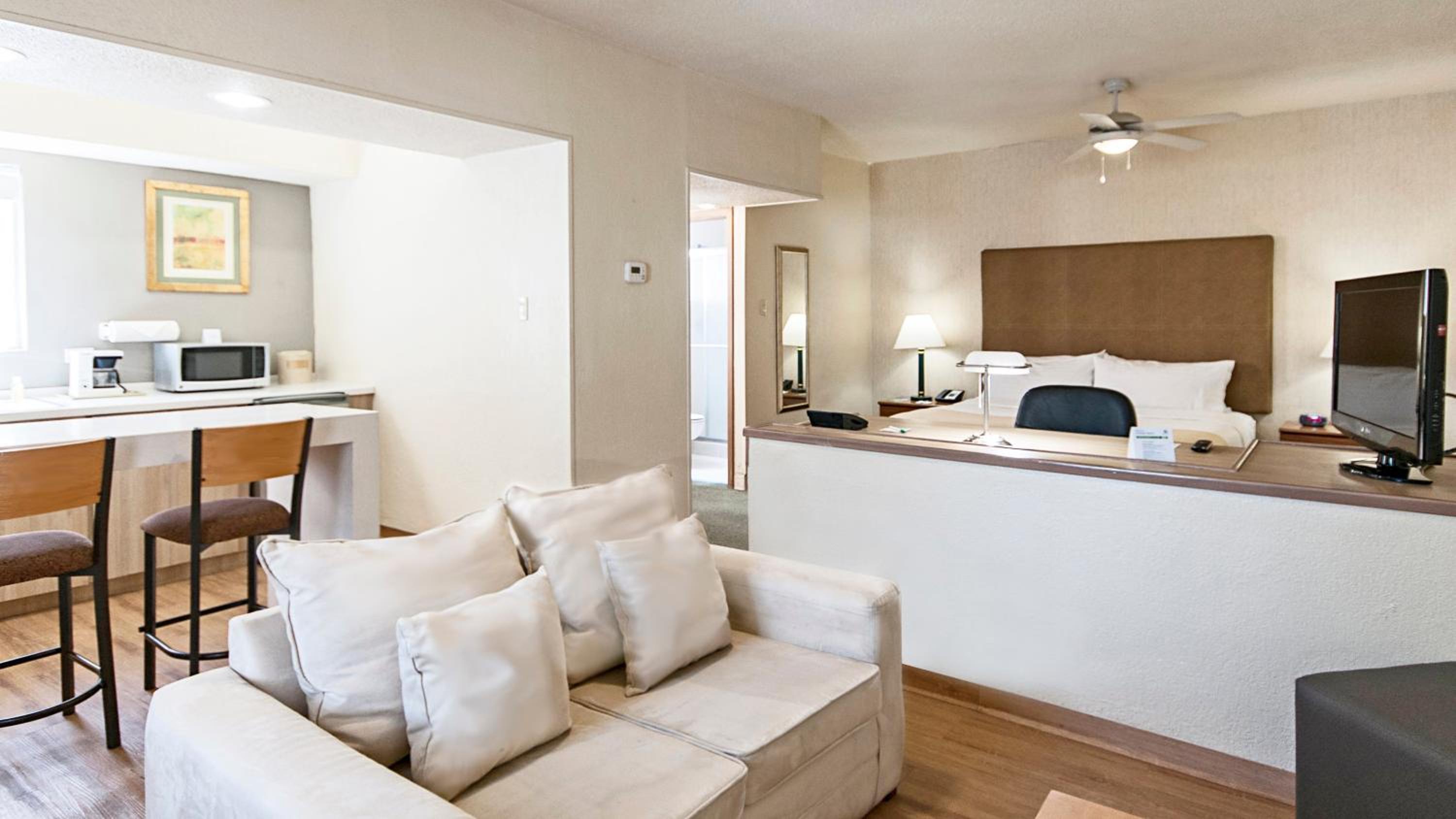 King Suite - Photo 2