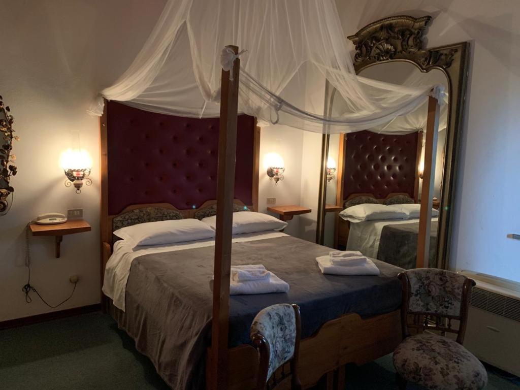 Double Room - Photo 12