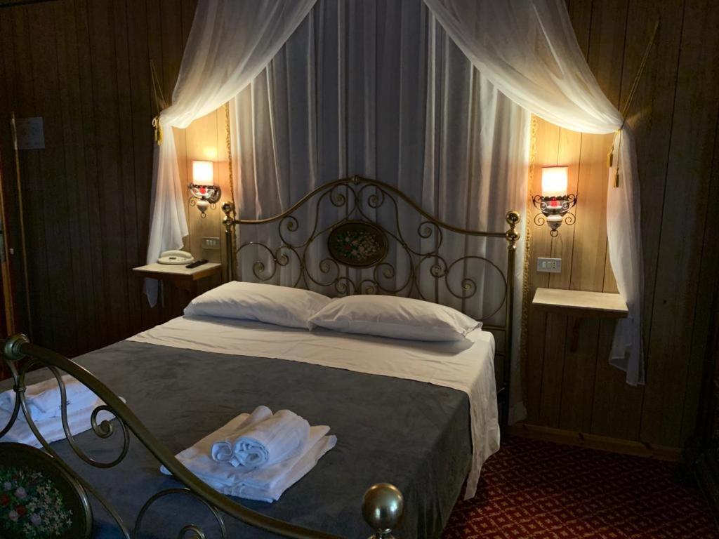 Double Room - Photo 15