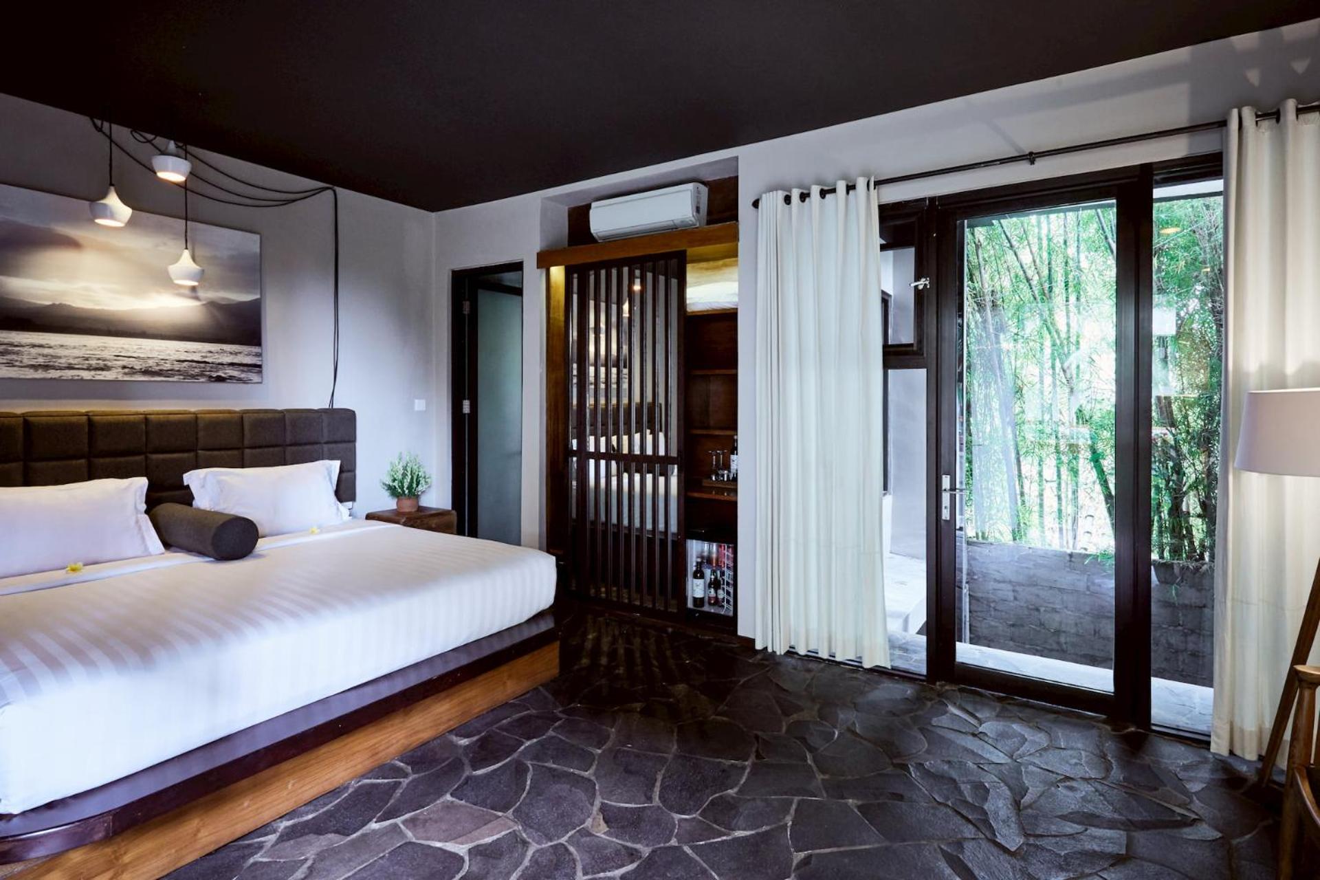 Suite - Photo 1