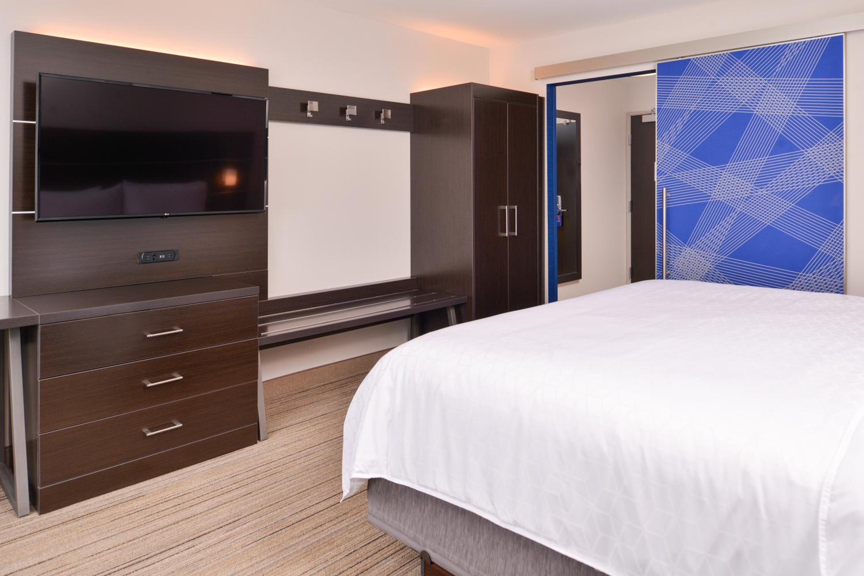 Standard King Room - Photo 3