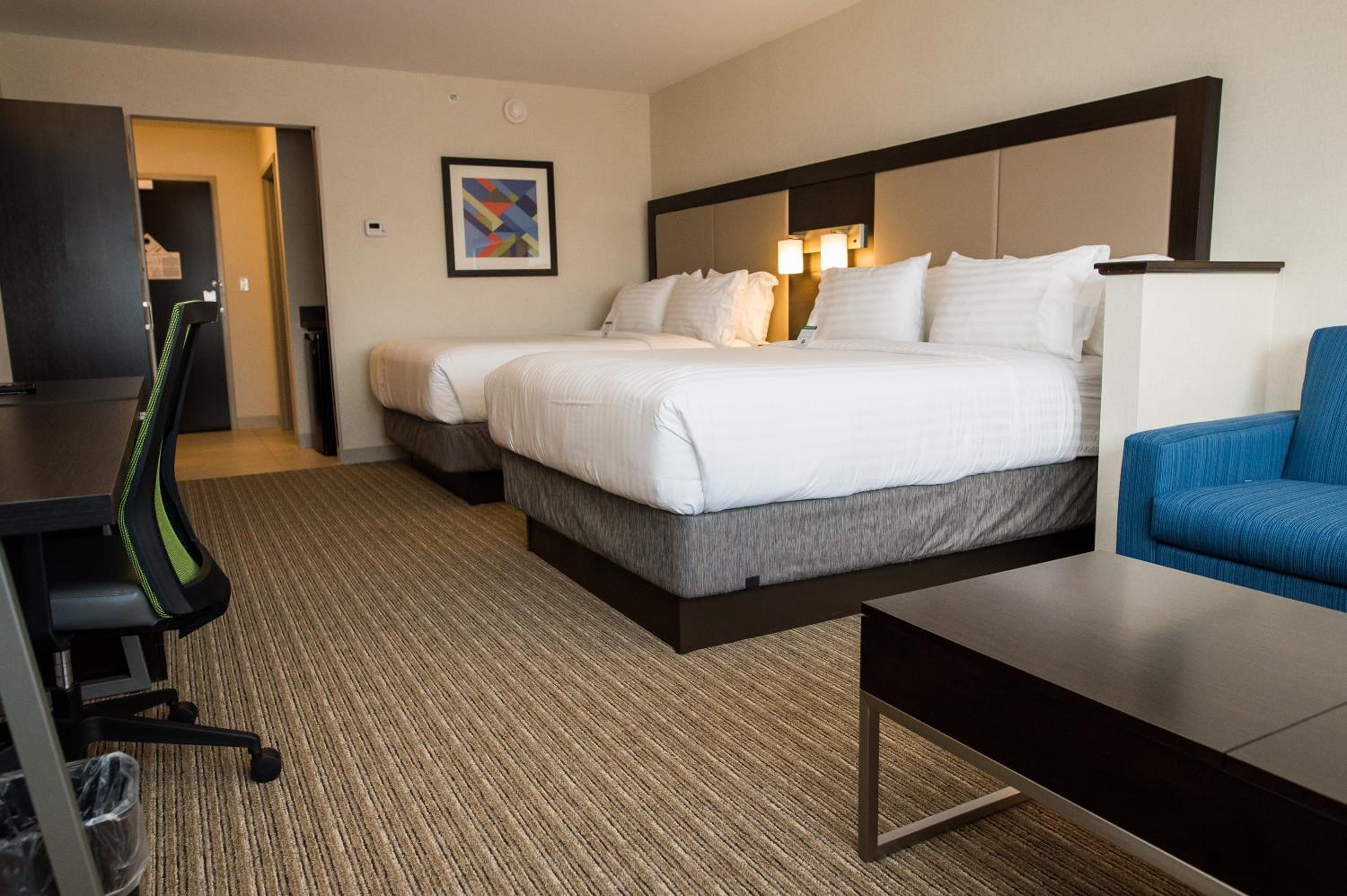 Suite with Two Queen Beds photo 1