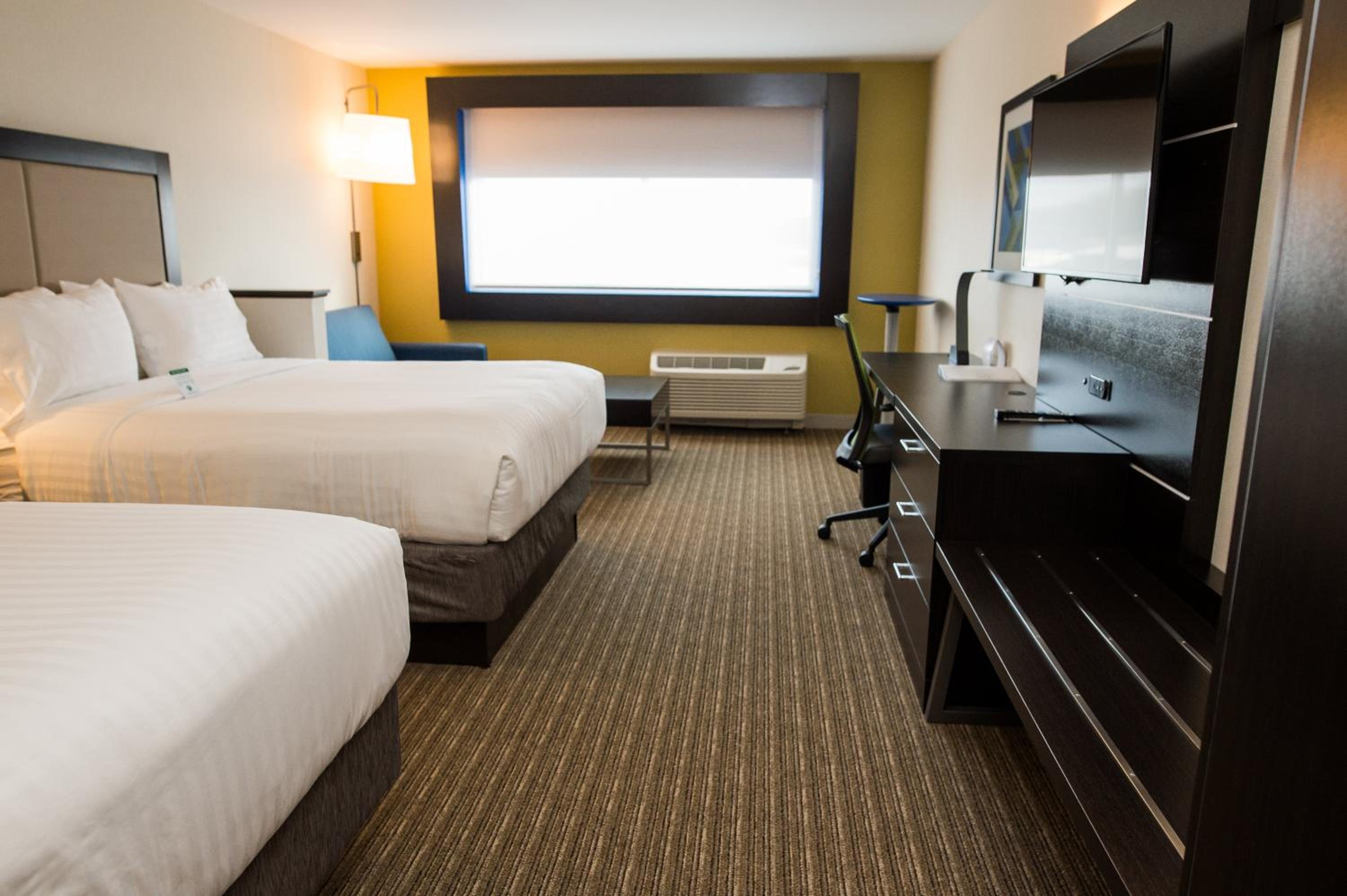 Suite with Two Queen Beds photo 2