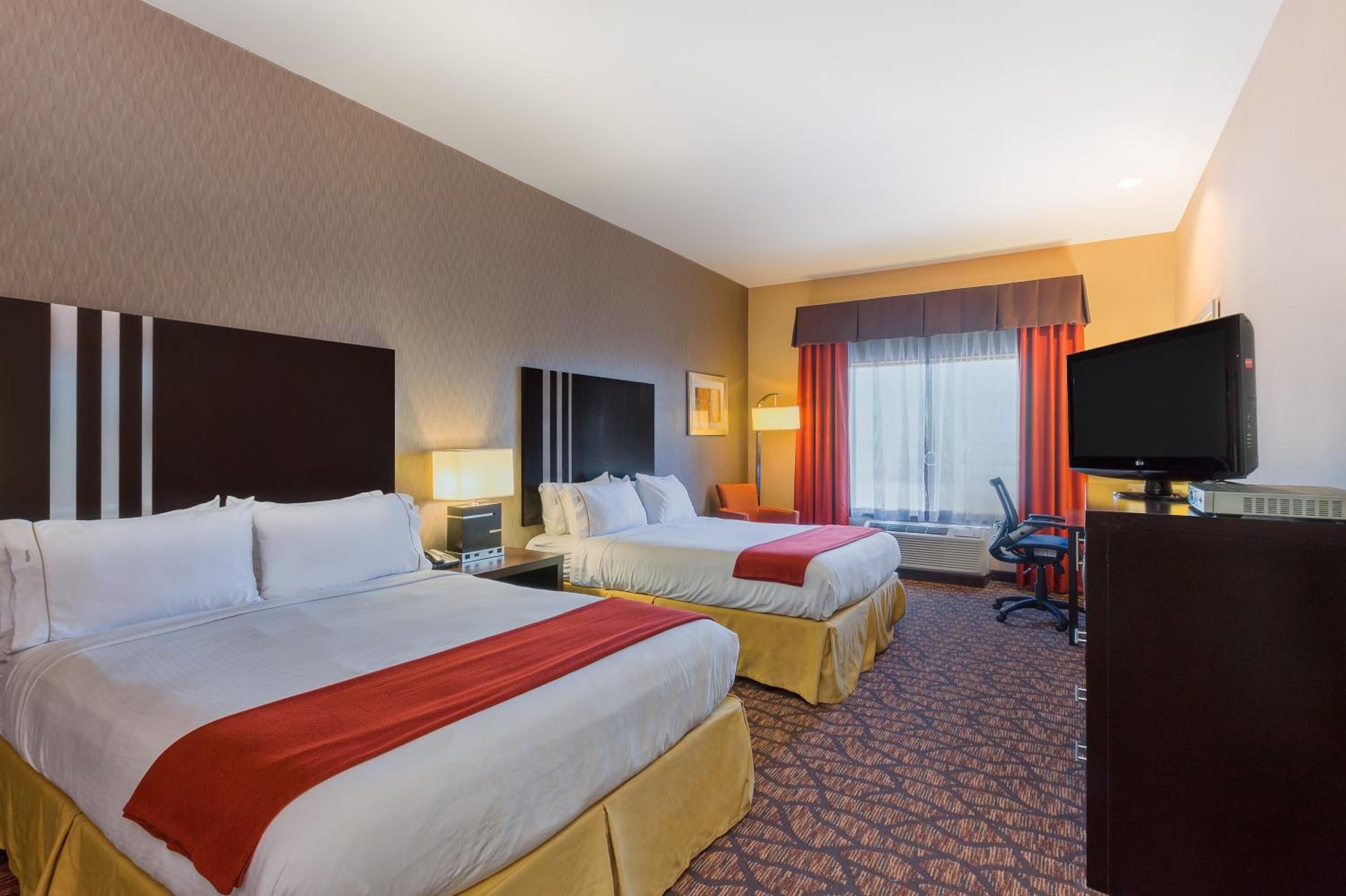 Standard Queen Room with Two Queen Beds - Photo 1