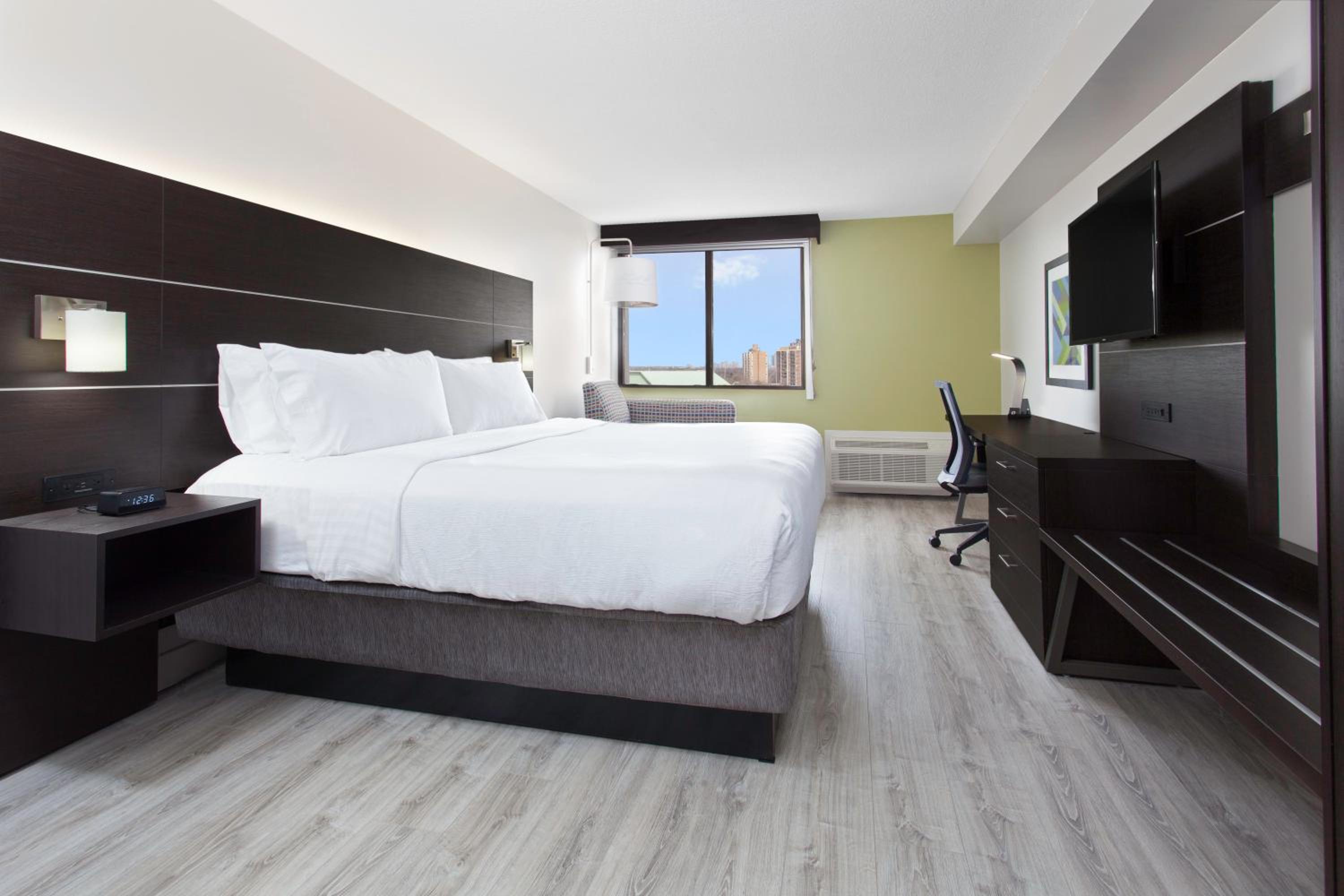 Standard King Room - Photo 3