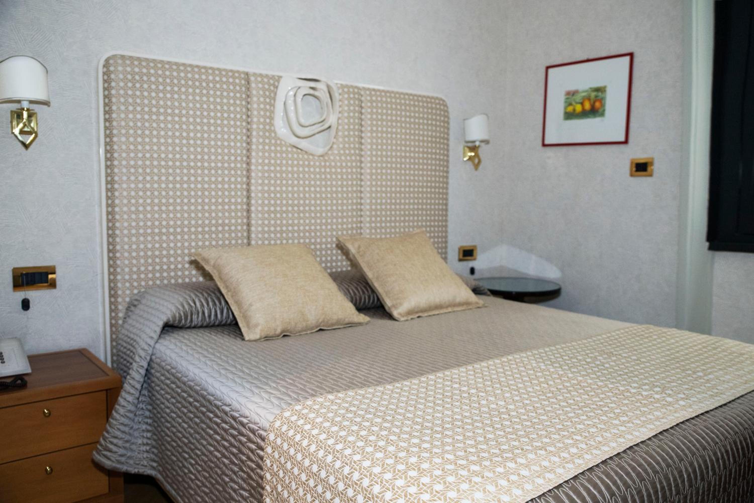 Double Room - Photo 6