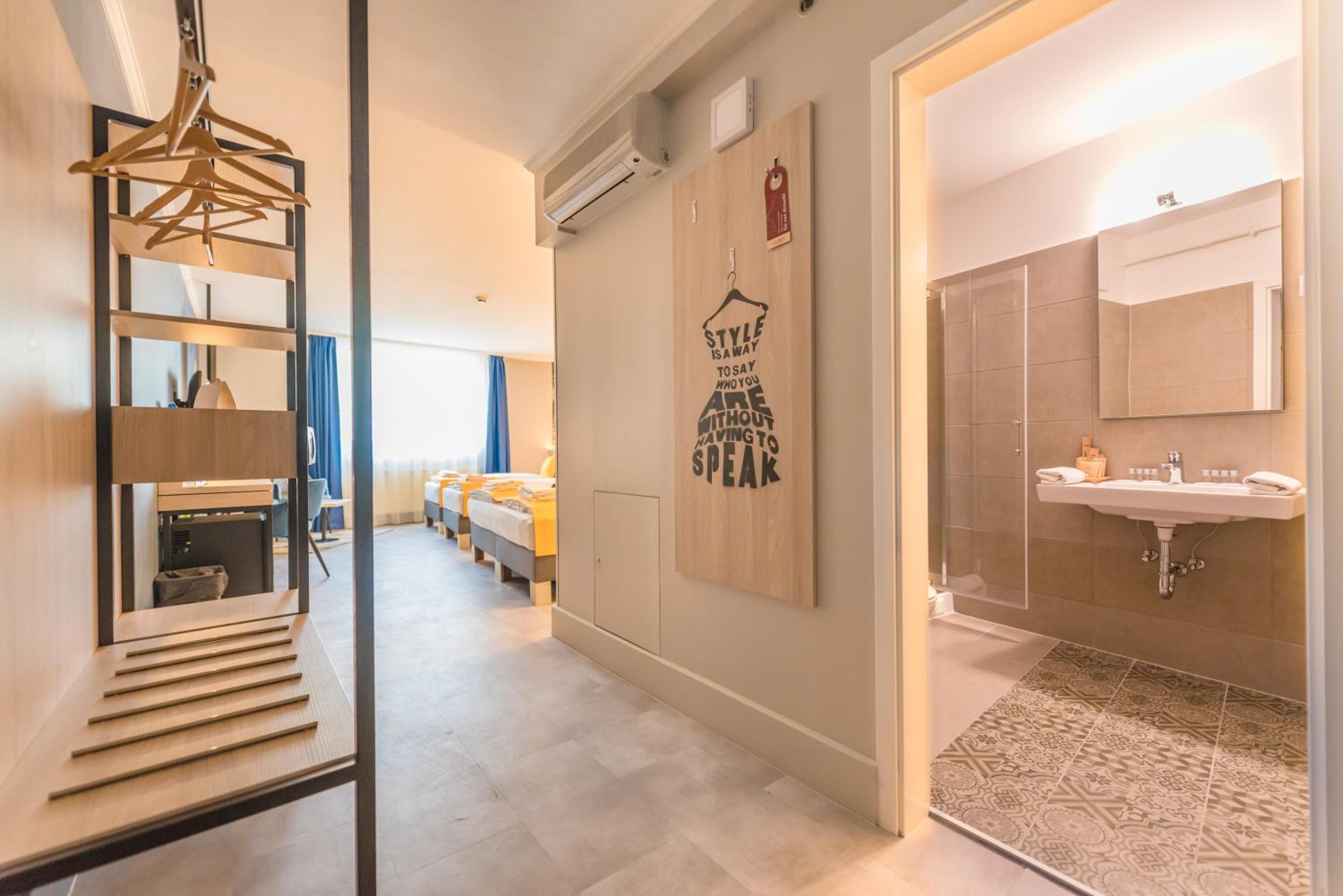 Comfort Quadruple Room - Photo 4