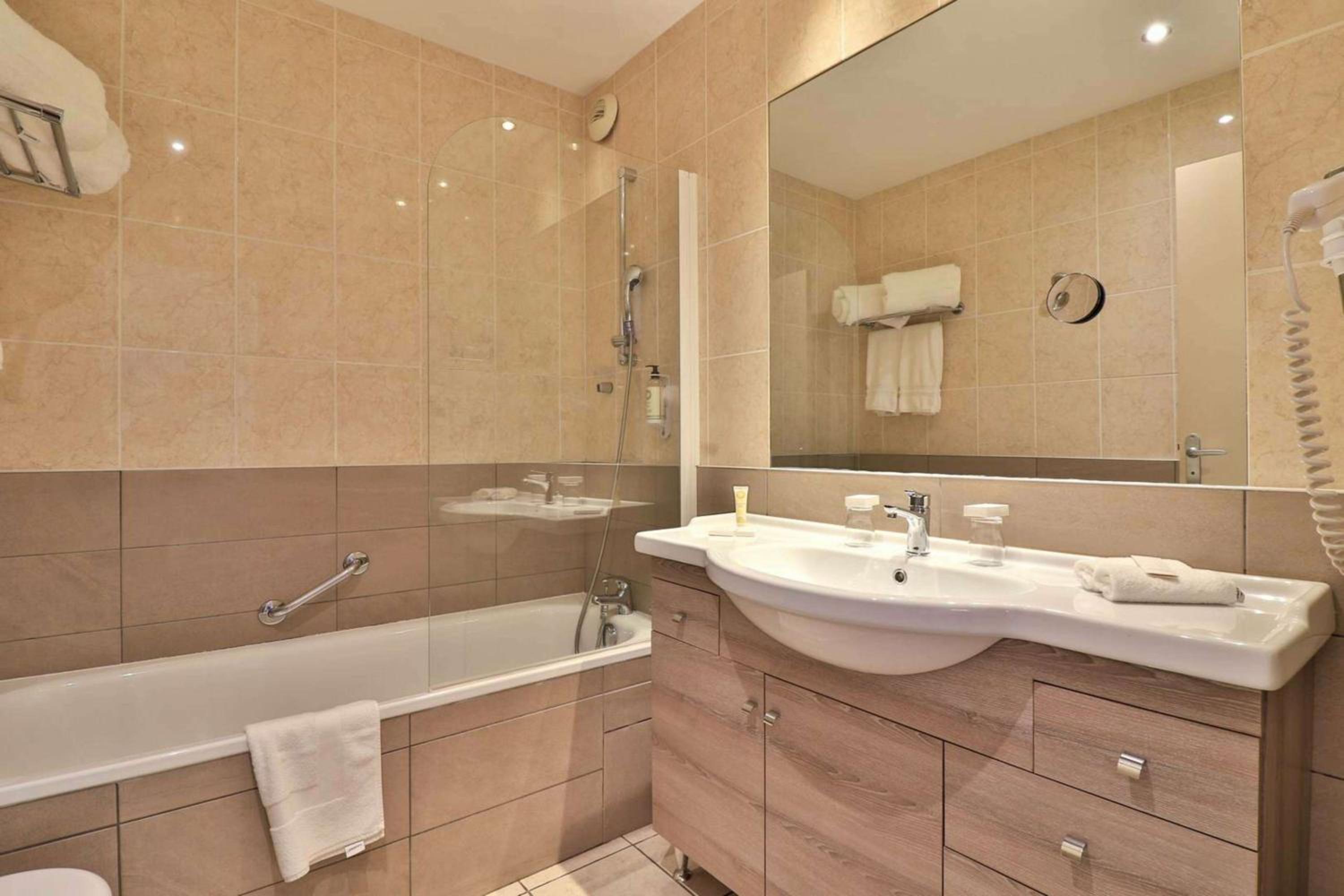 Superior King Room - Photo 6