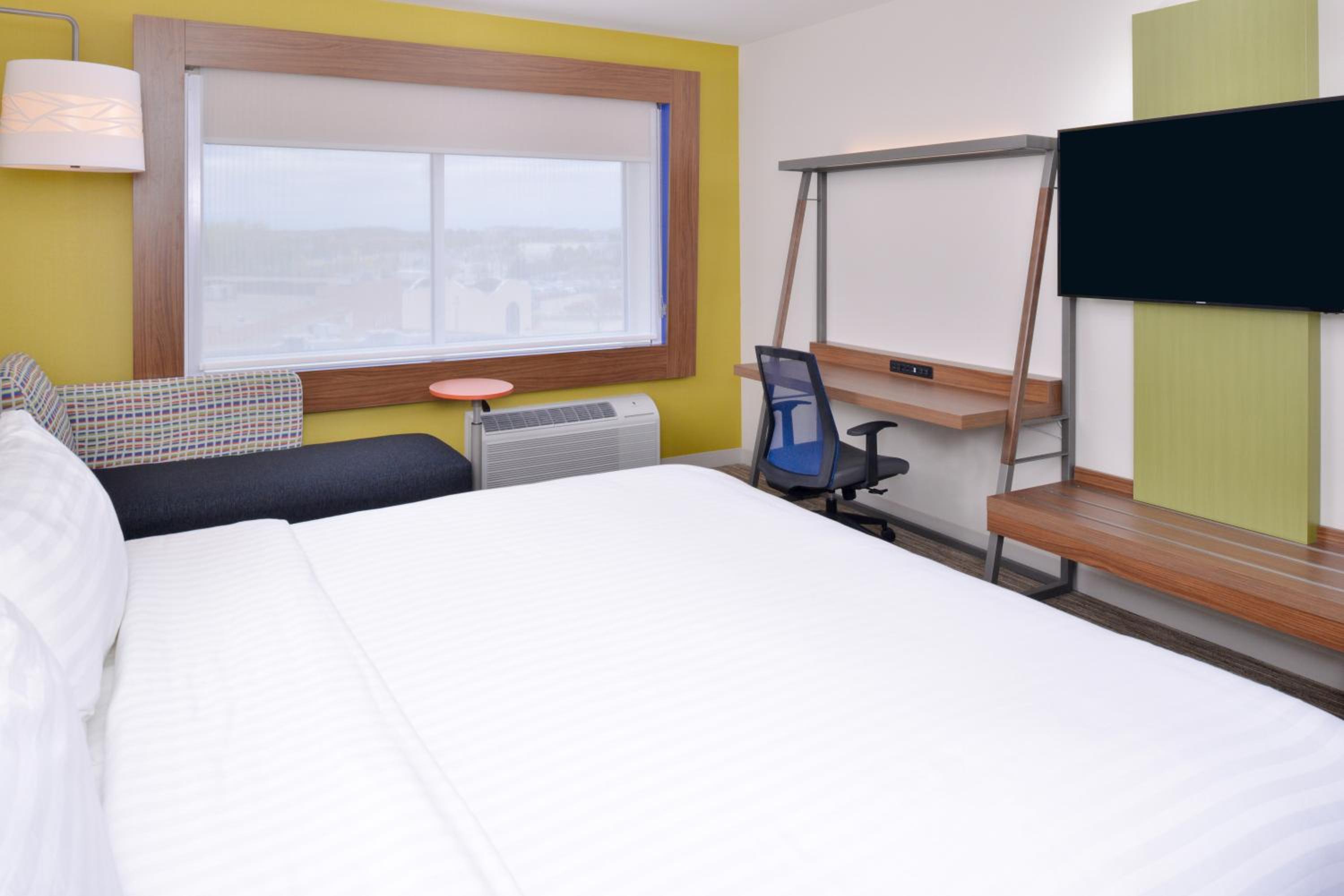 Standard King Room photo 3
