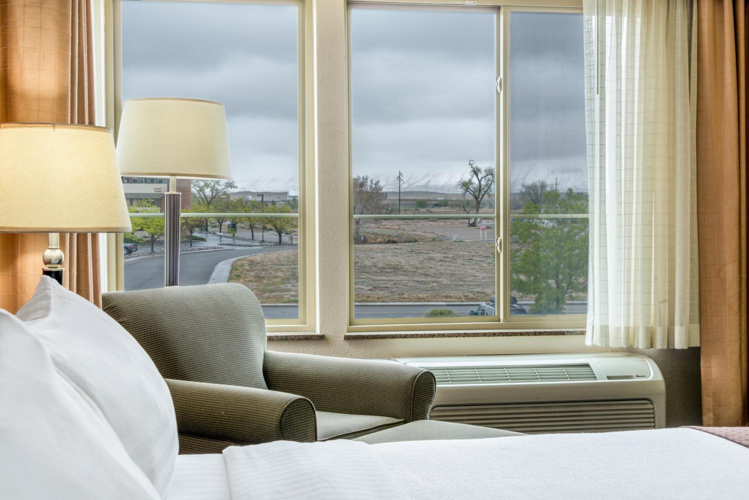 Standard King Room - Photo 7