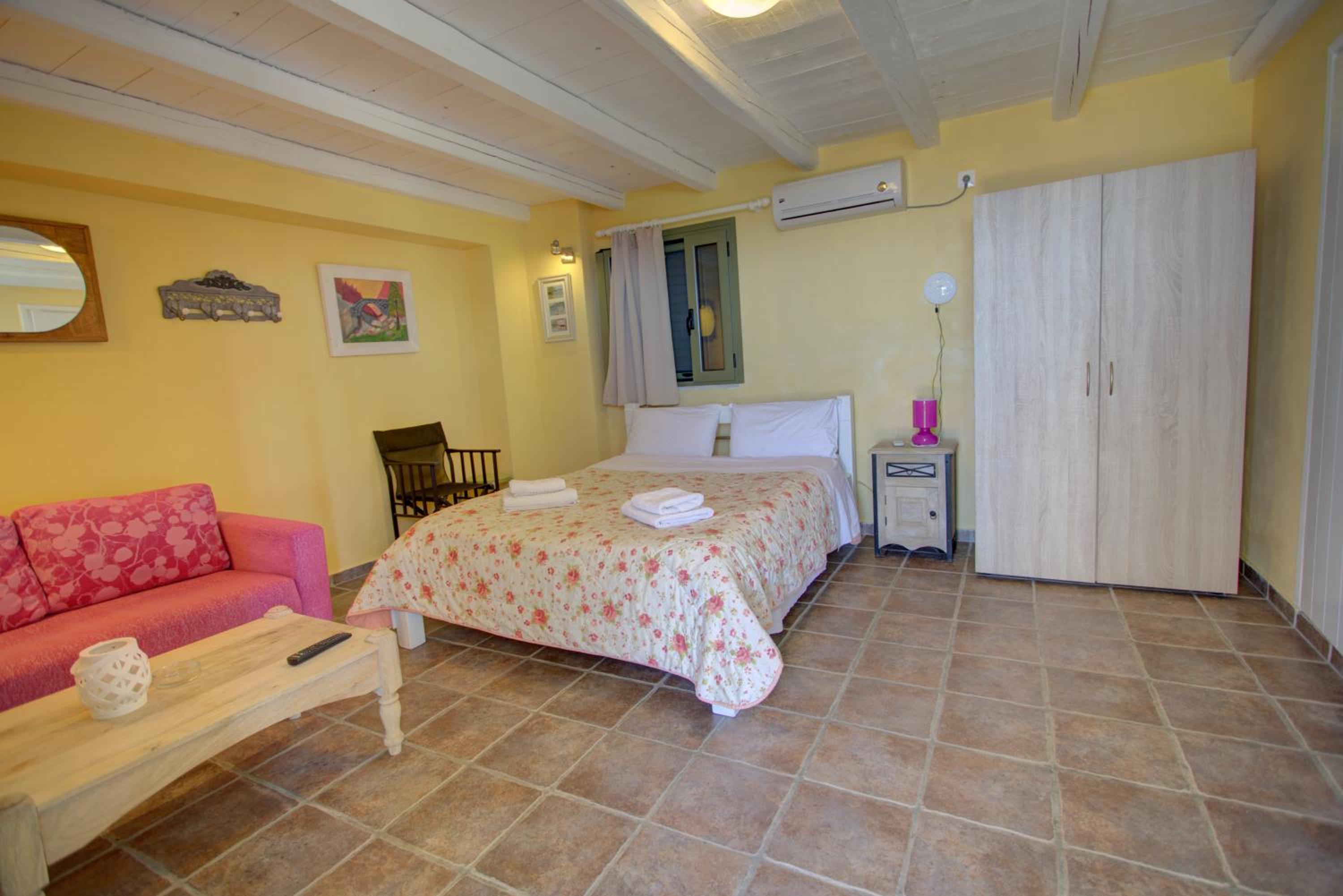 Superior Triple Room with Sea View - Photo 6