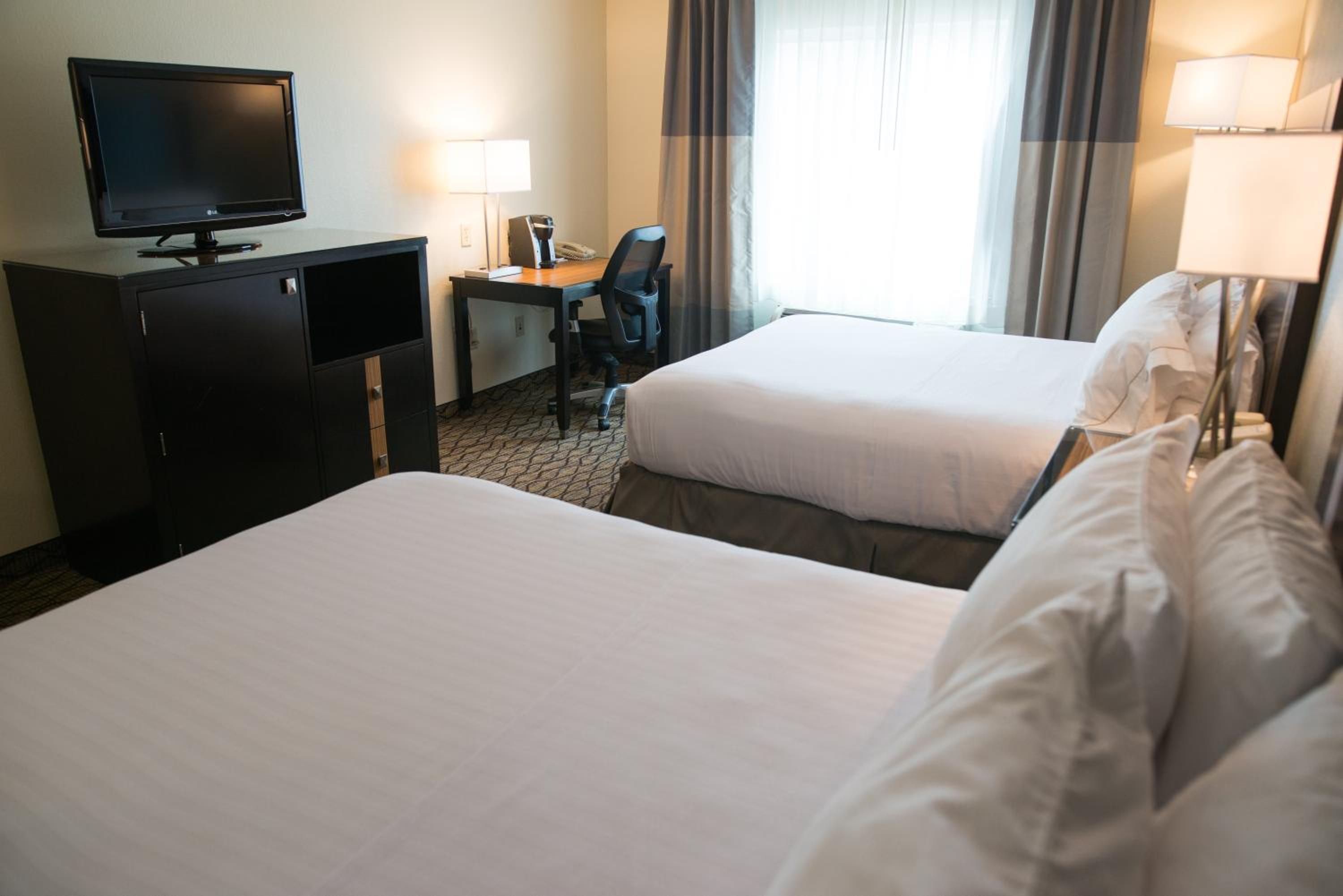 Standard Room with Two Queen Beds - Photo 1