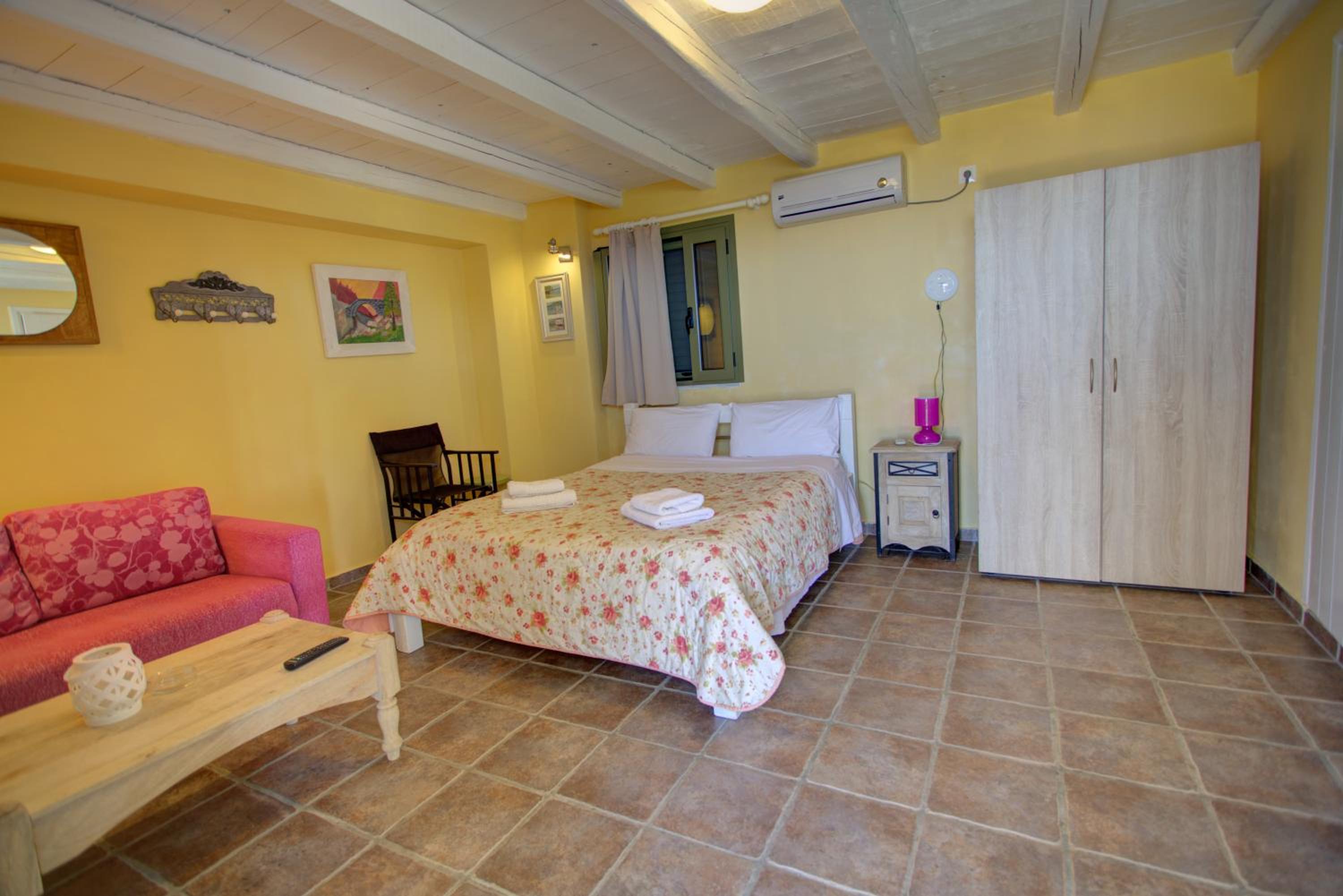 Superior Triple Room with Sea View - Photo 3