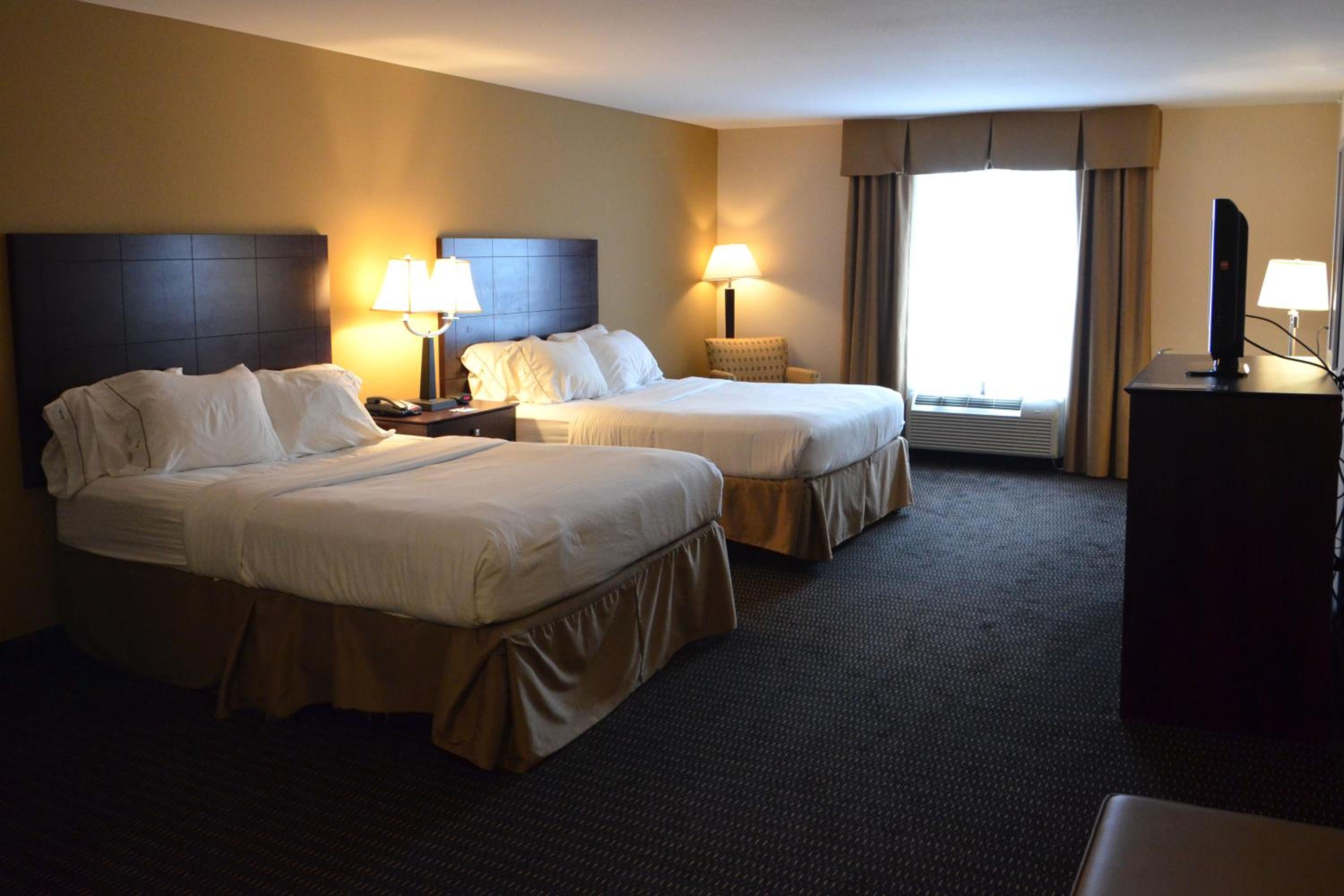 Standard Queen Room with Two Queen Beds - Photo 1