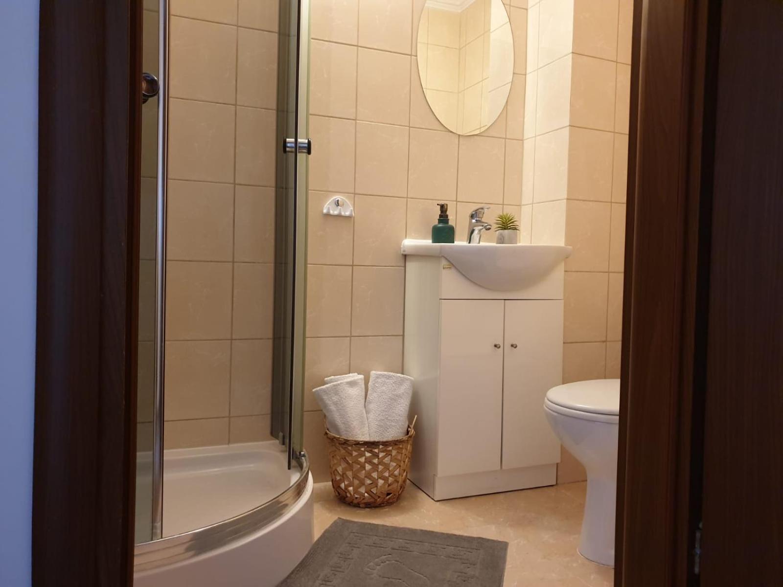 Comfort Triple Room with Shower - Photo 1