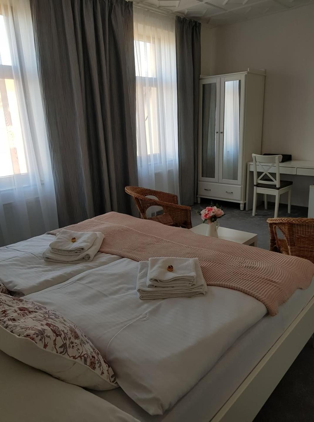Standard King Room - Photo 6