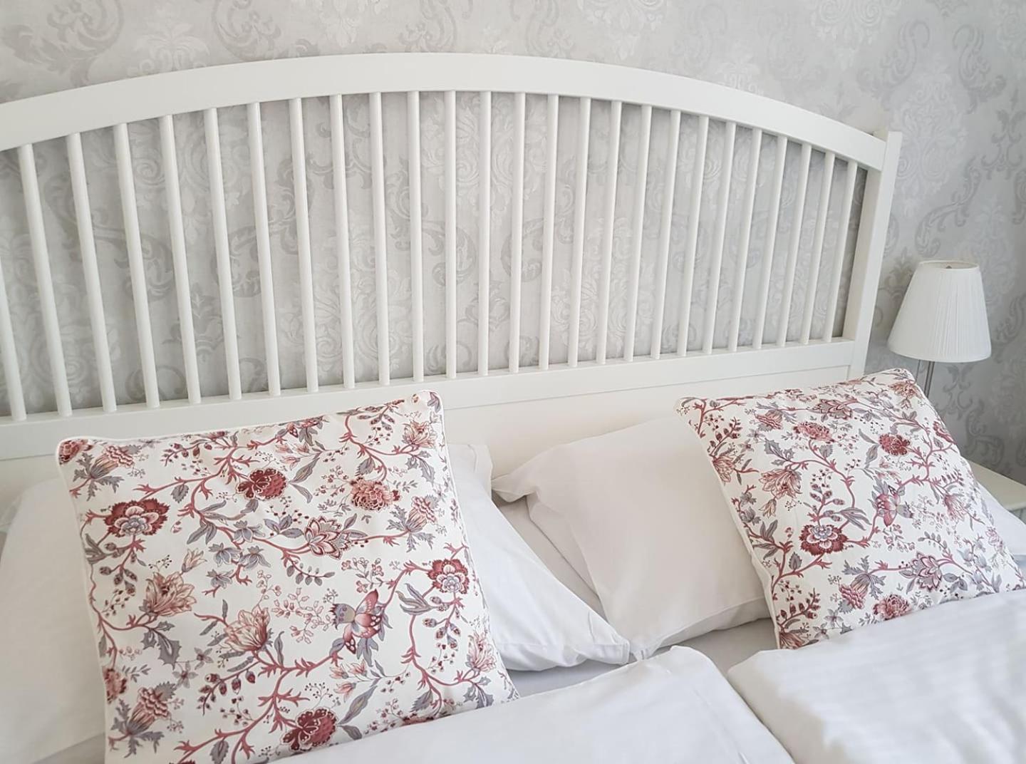 Standard King Room - Photo 5