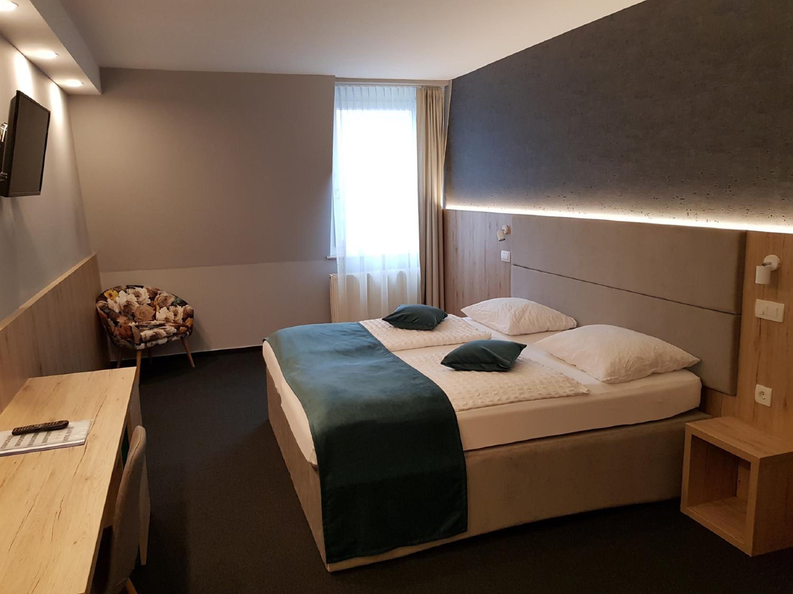 Standard Double or Twin Room photo 1