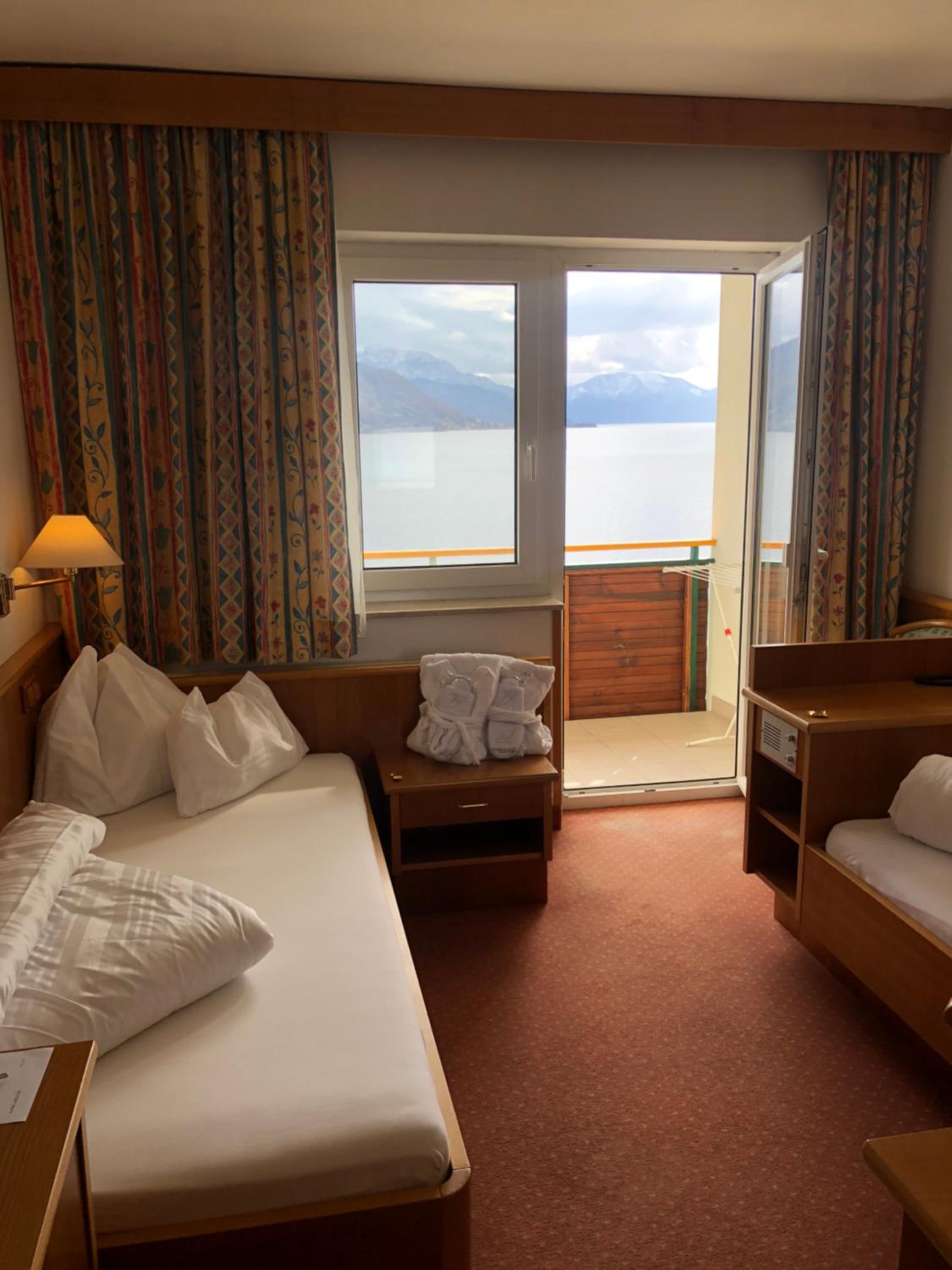 Twin Room with Balcony and Lake View photo 1