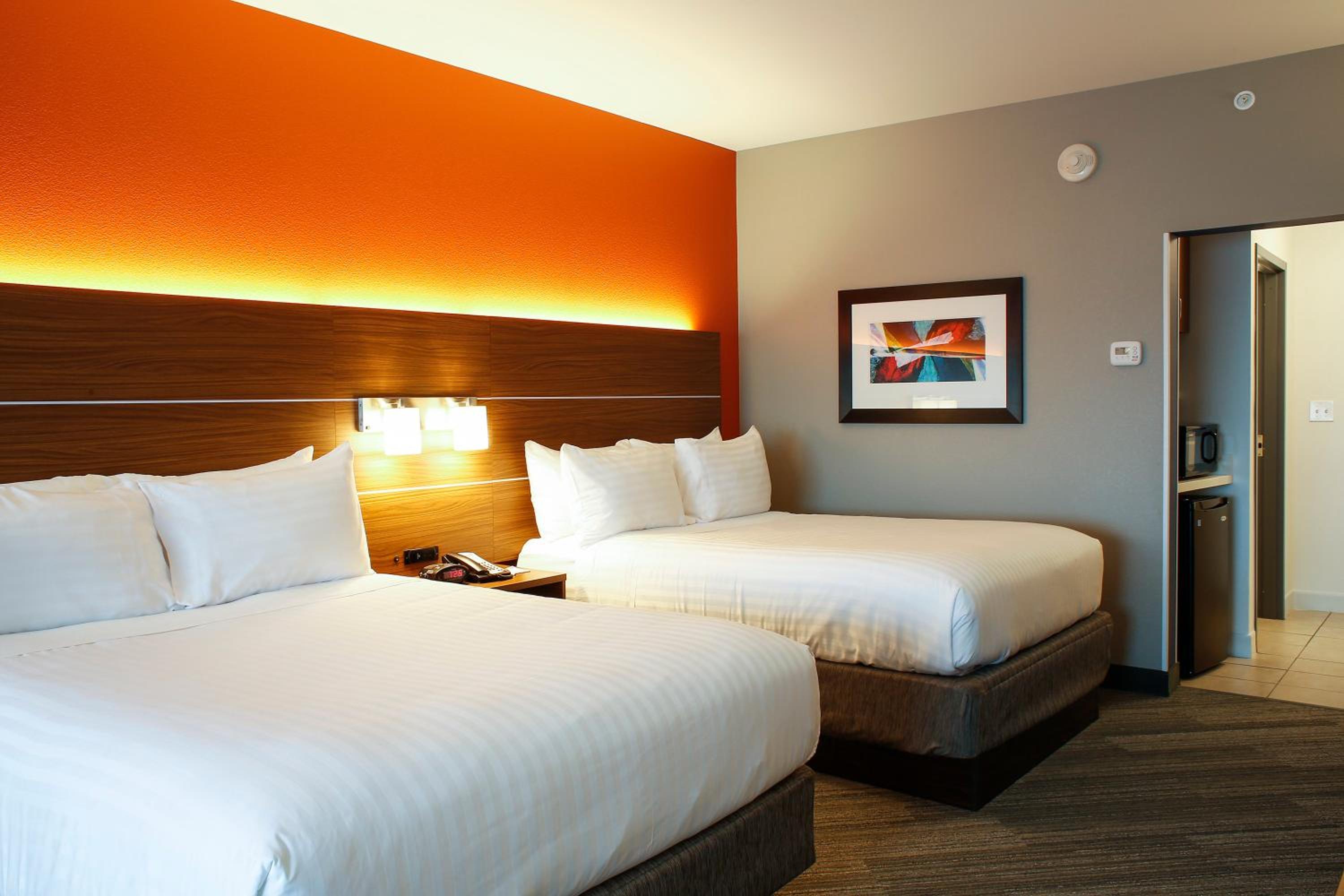 Standard Queen Room with Two Queen Beds