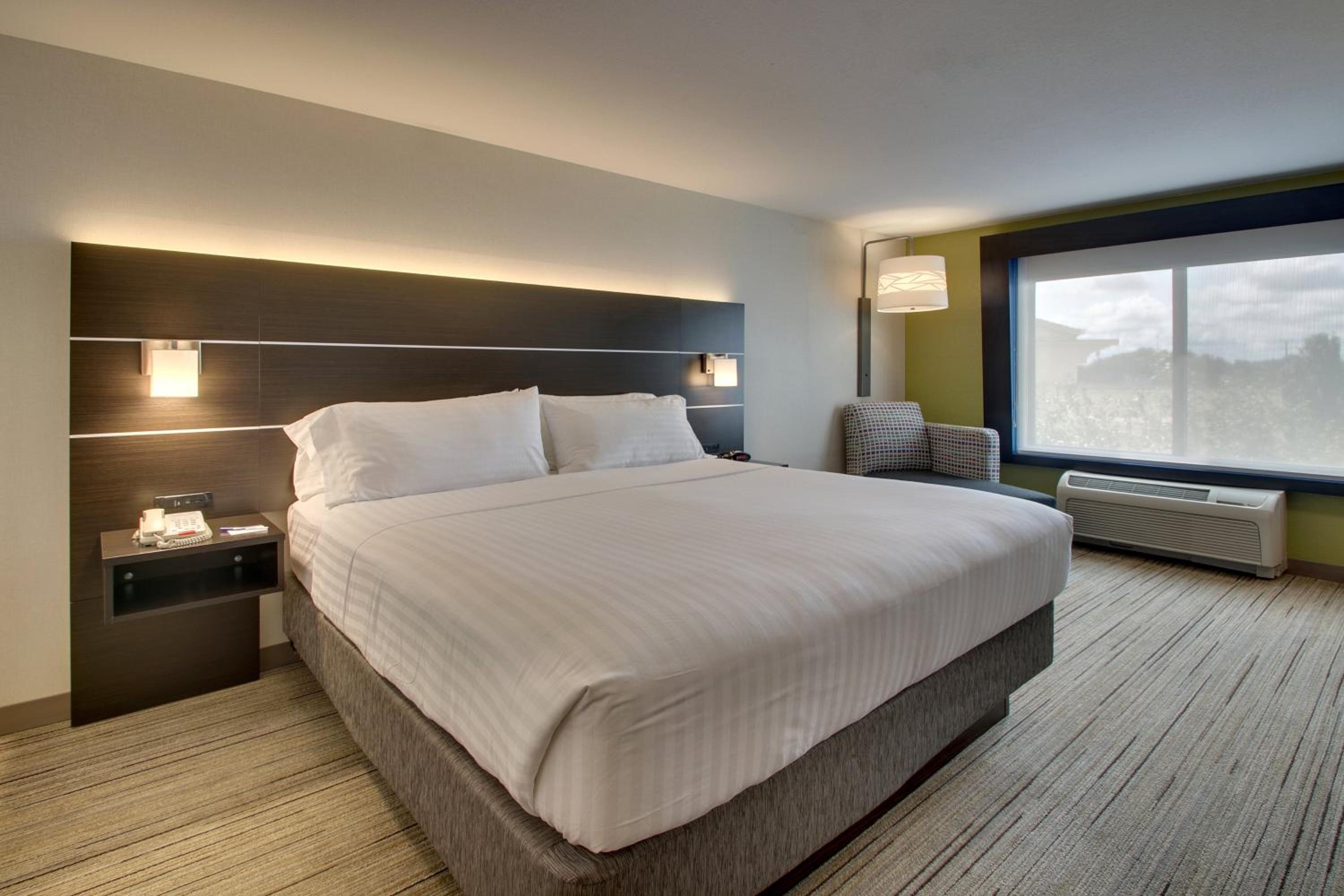 Standard King Room - Photo 4