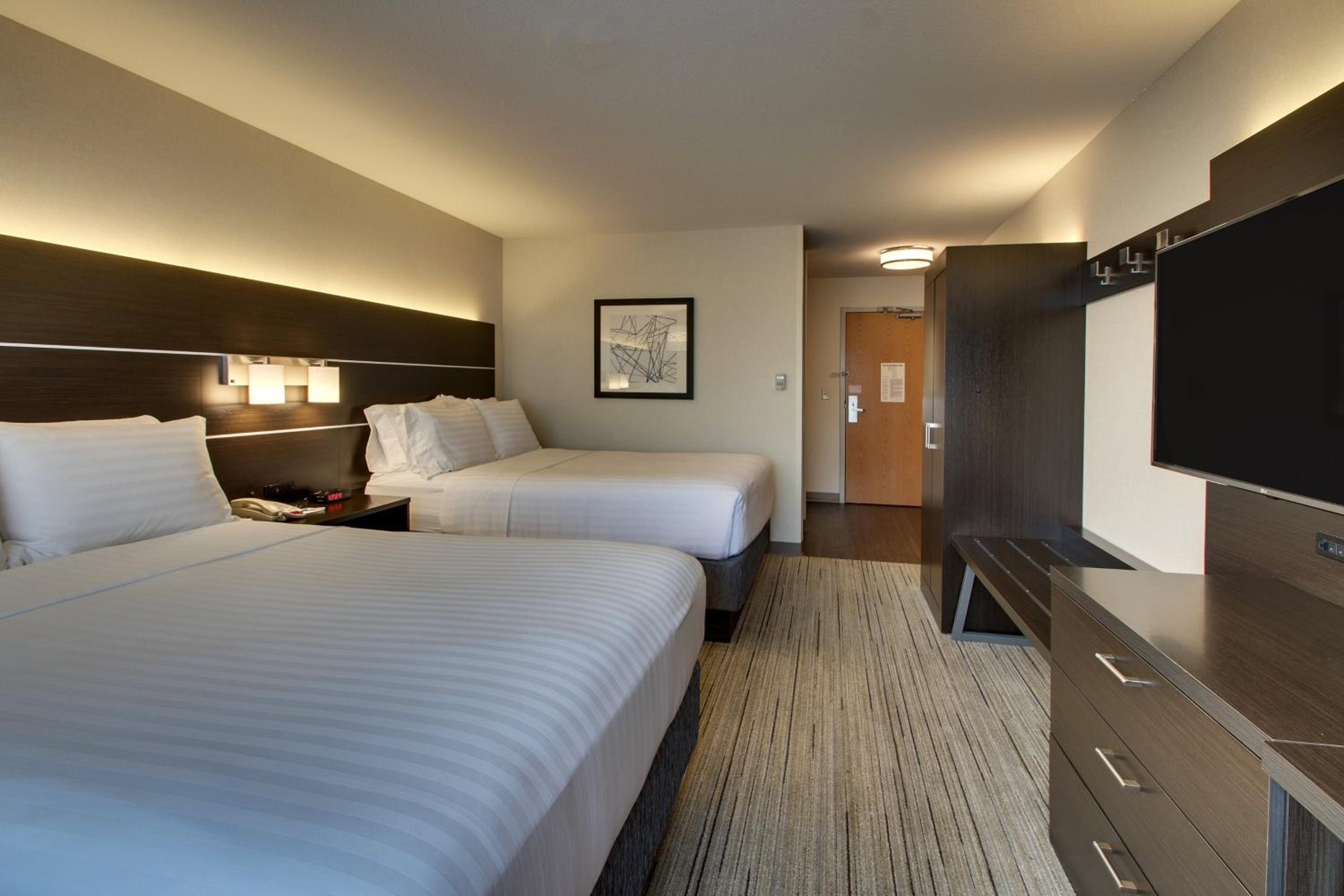 Standard Queen Room with Two Queen Beds - Photo 1