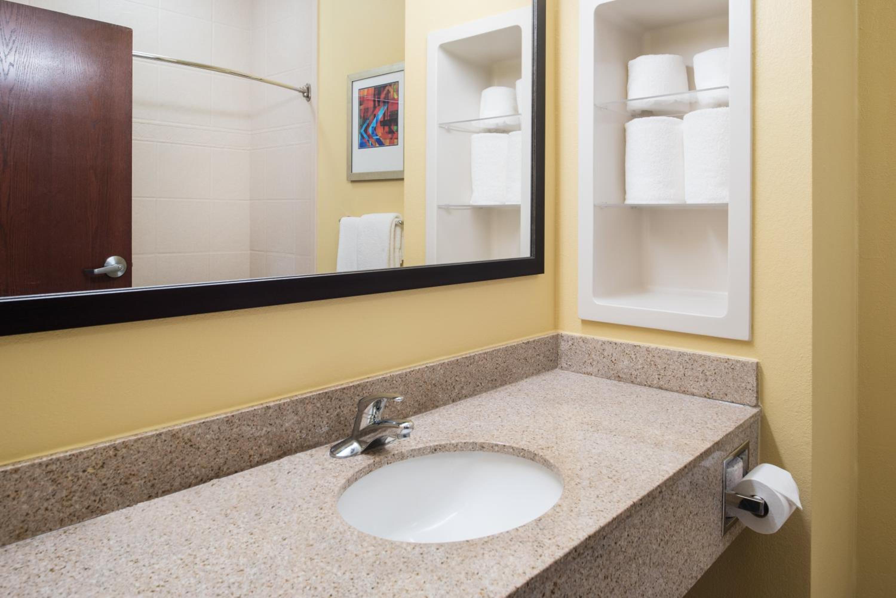 Standard King Room - Photo 2