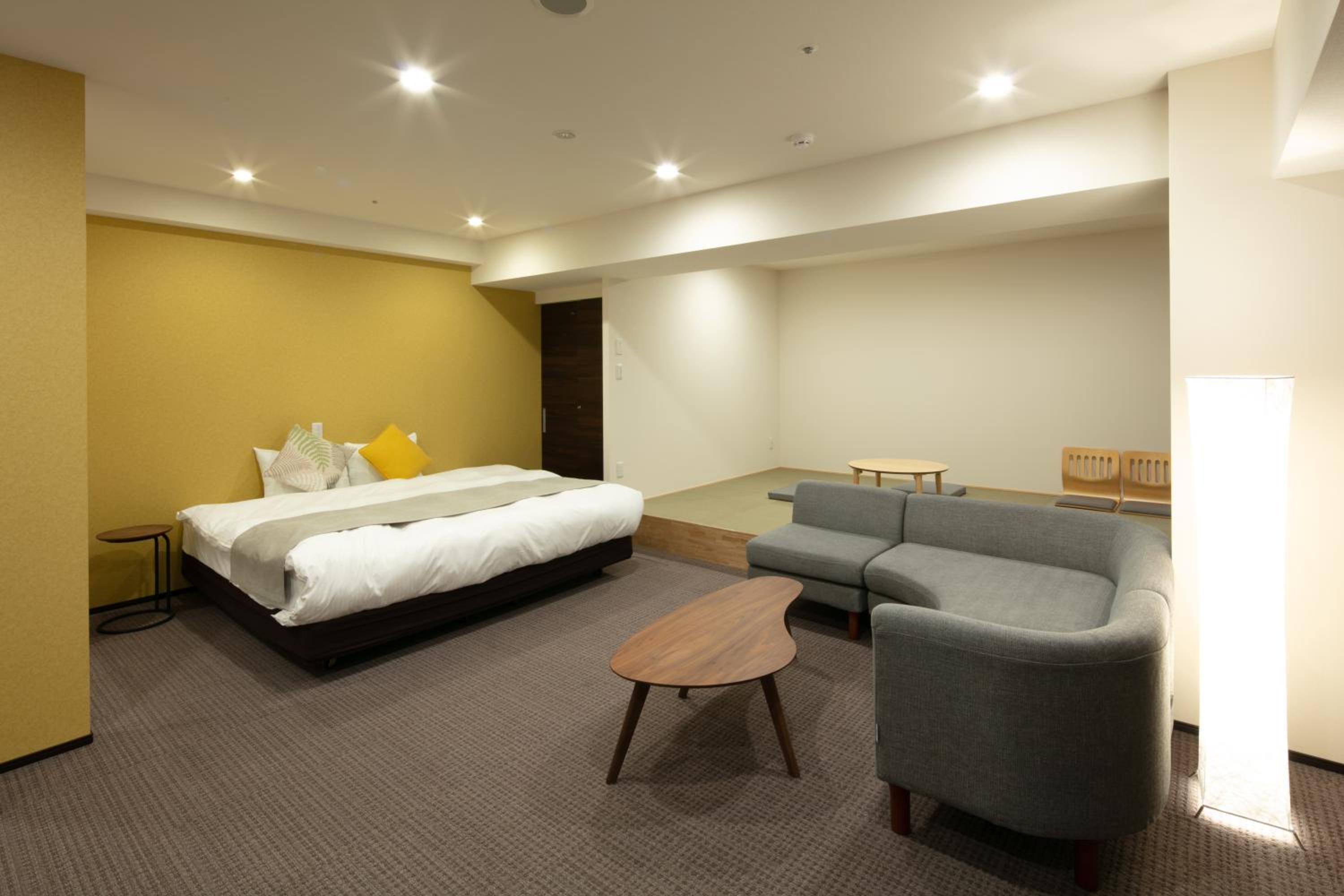 Deluxe Suite with Spa Bath - Photo 13