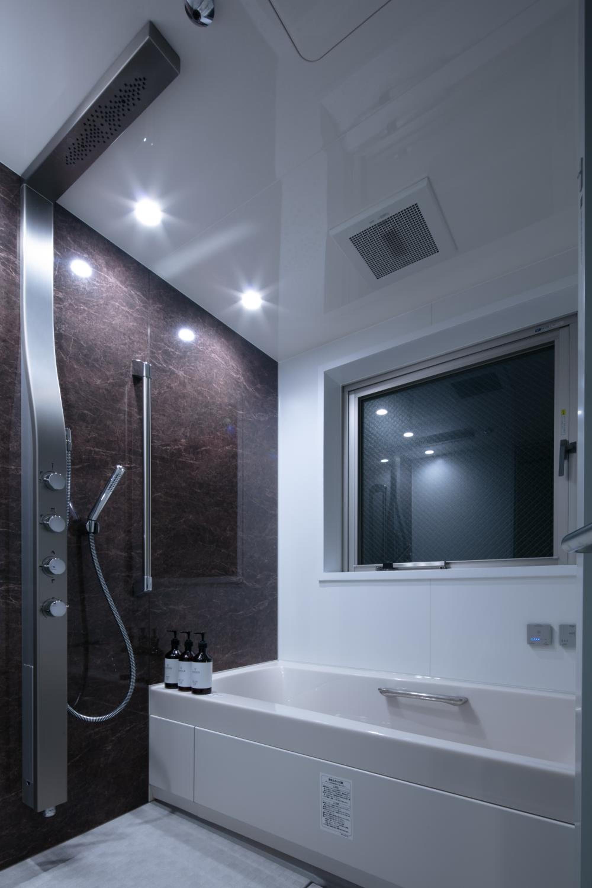 Deluxe Suite with Spa Bath - Photo 2
