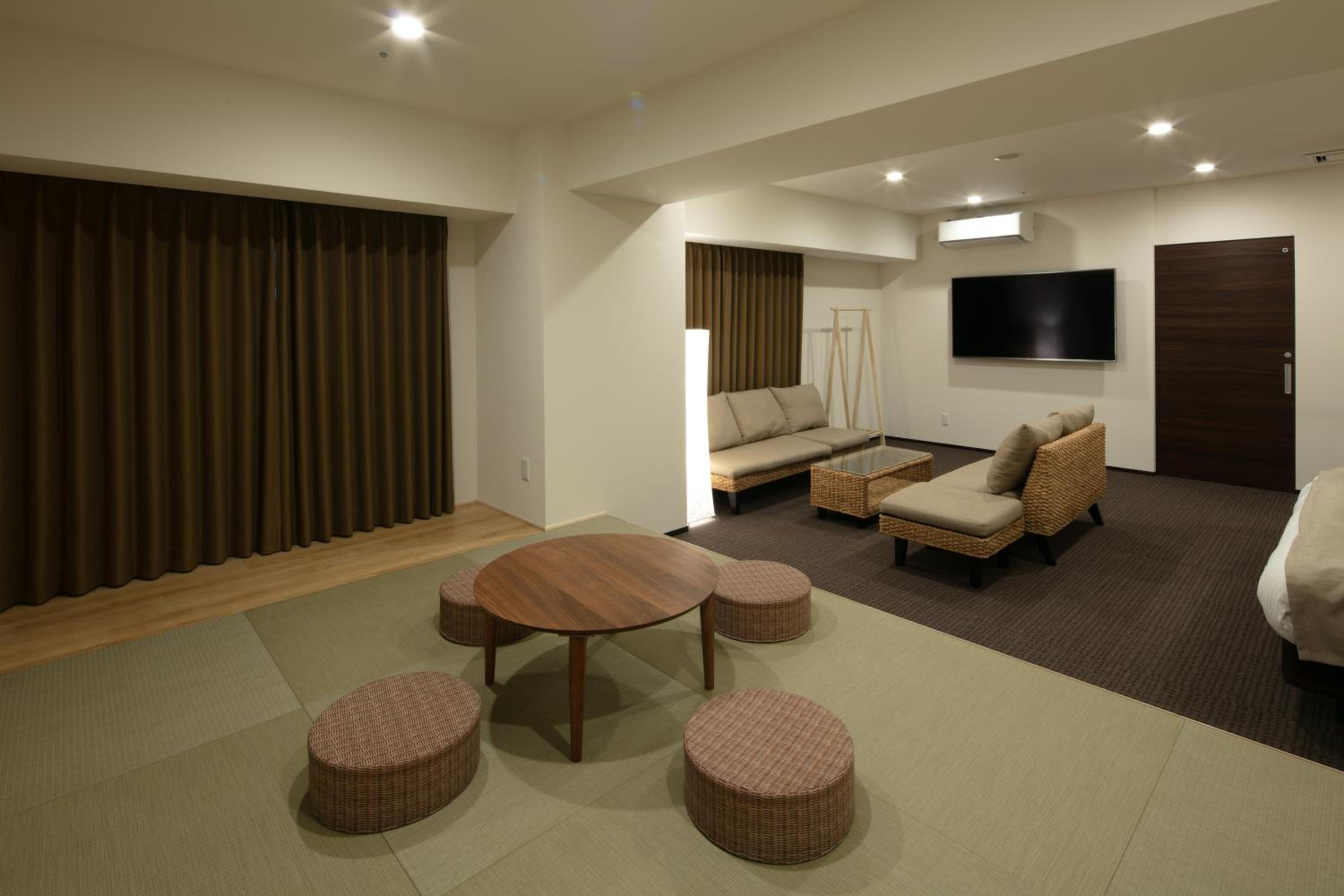 Superior King Suite - Photo 8