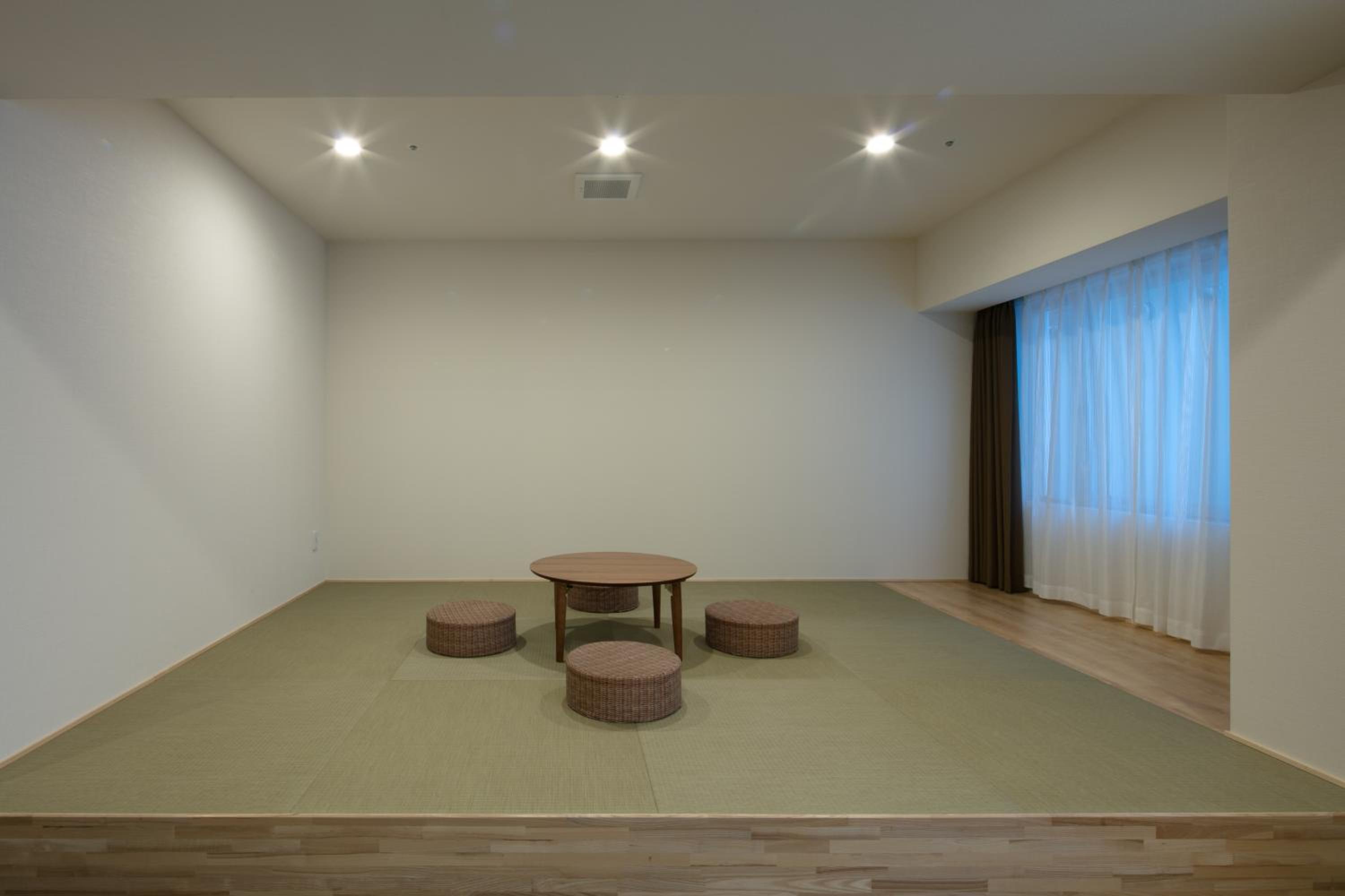 Deluxe King Suite - Photo 10