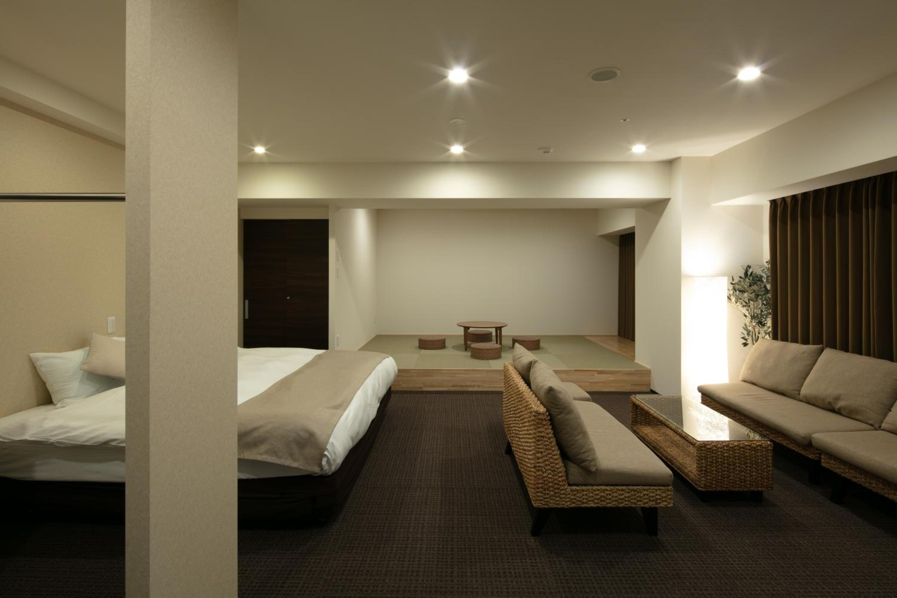 Superior King Suite - Photo 10