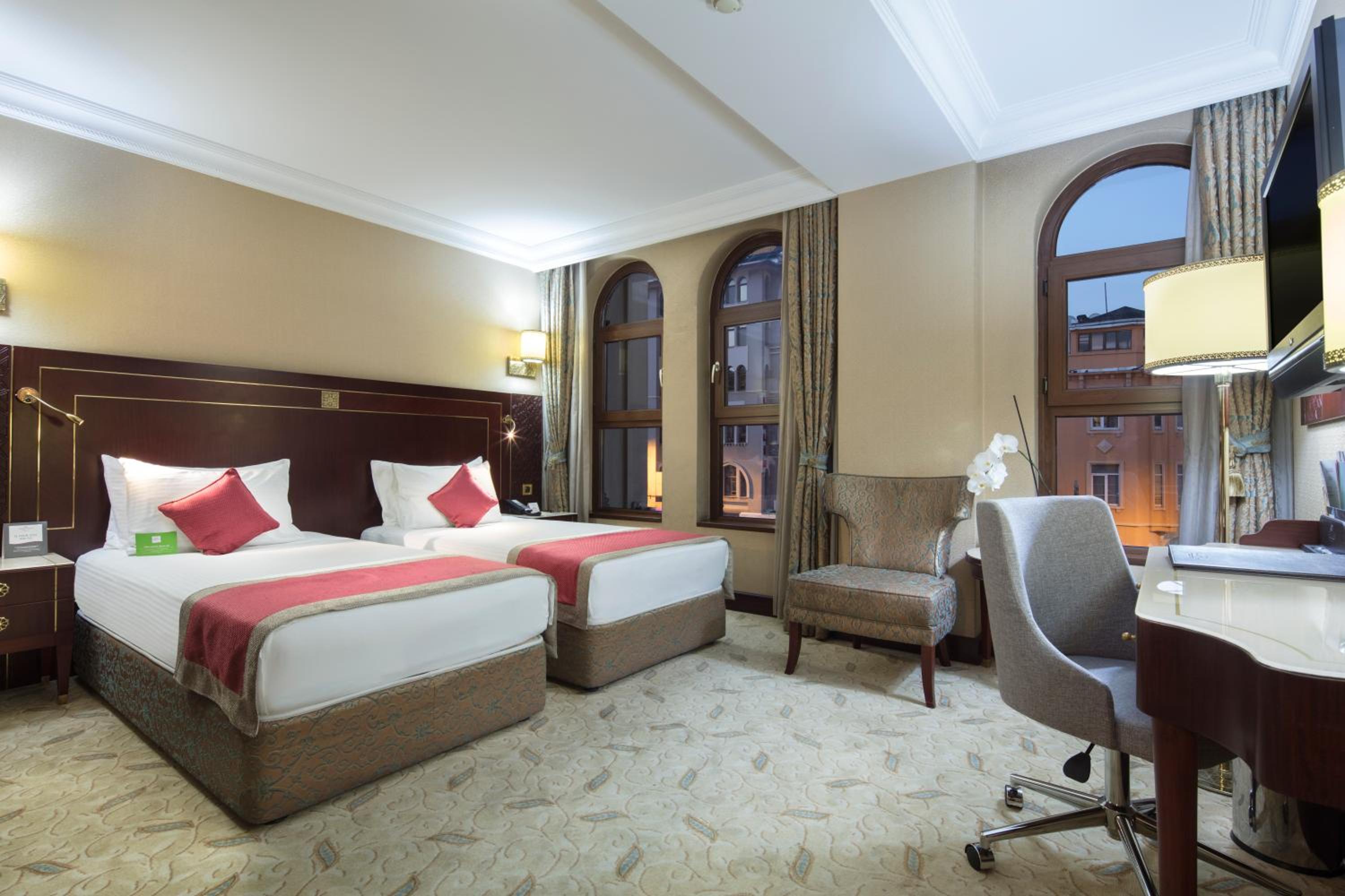 Premium King Room with Lounge Access - Non-Smoking