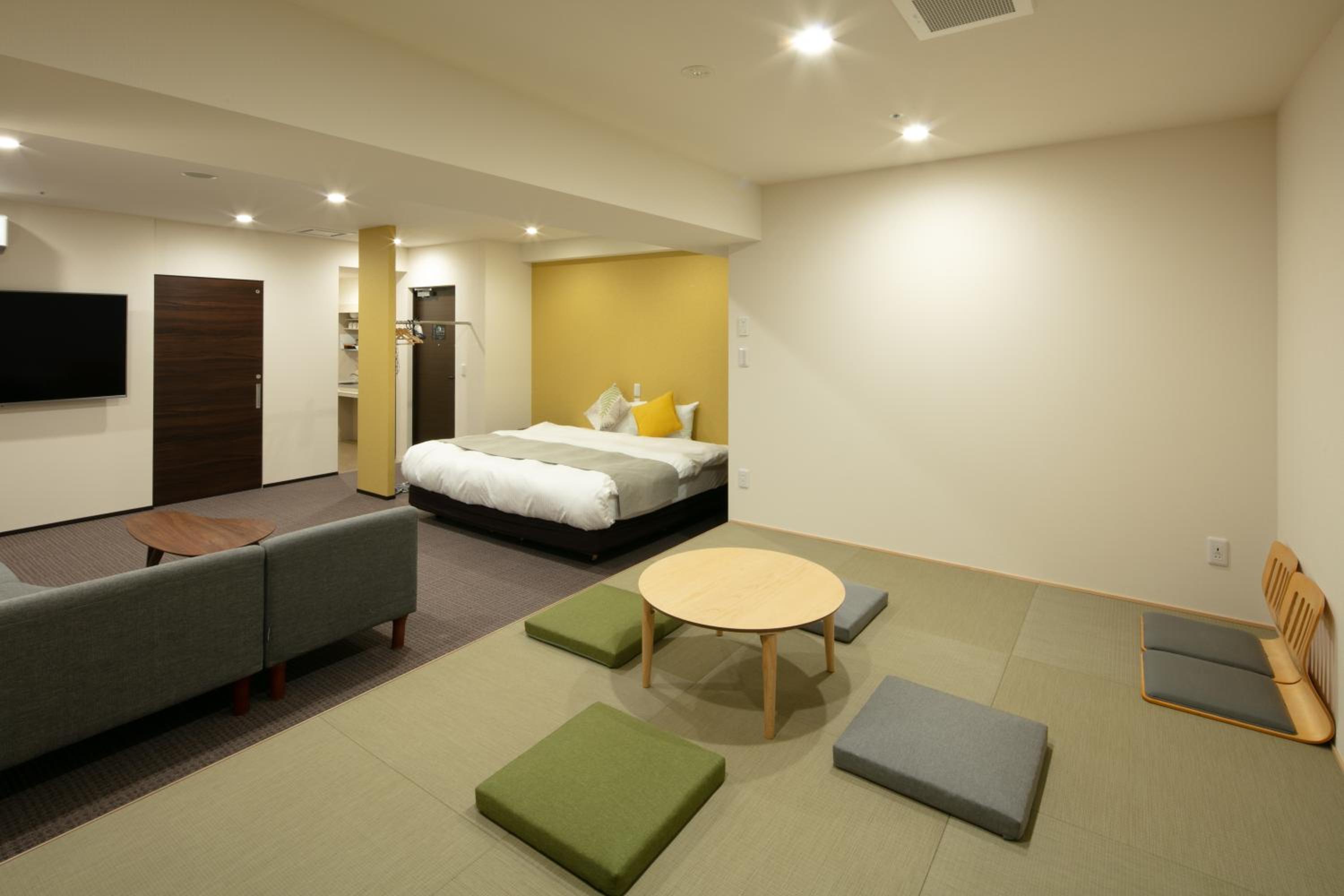 Deluxe Suite with Spa Bath - Photo 8