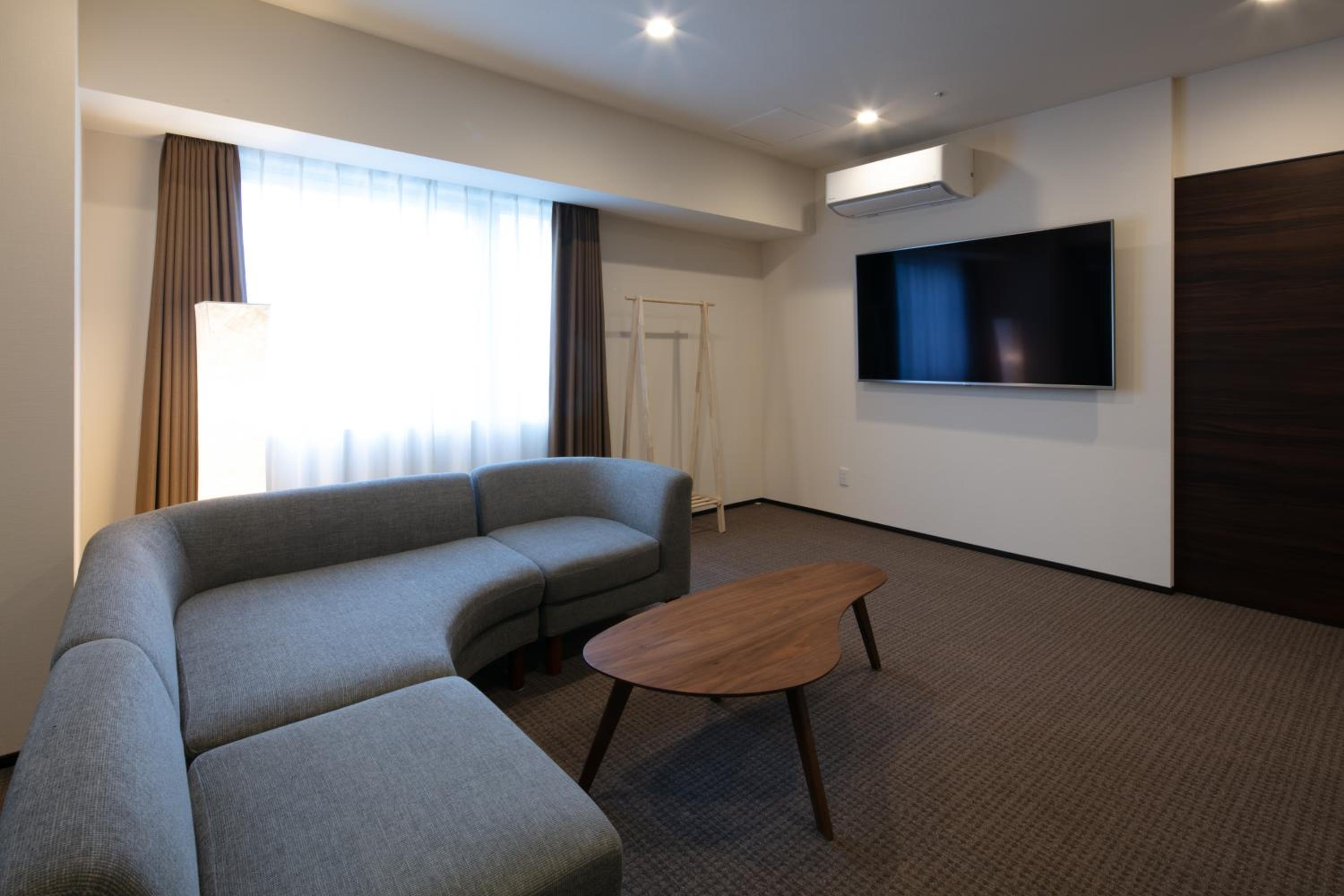 Deluxe Suite with Spa Bath - Photo 10