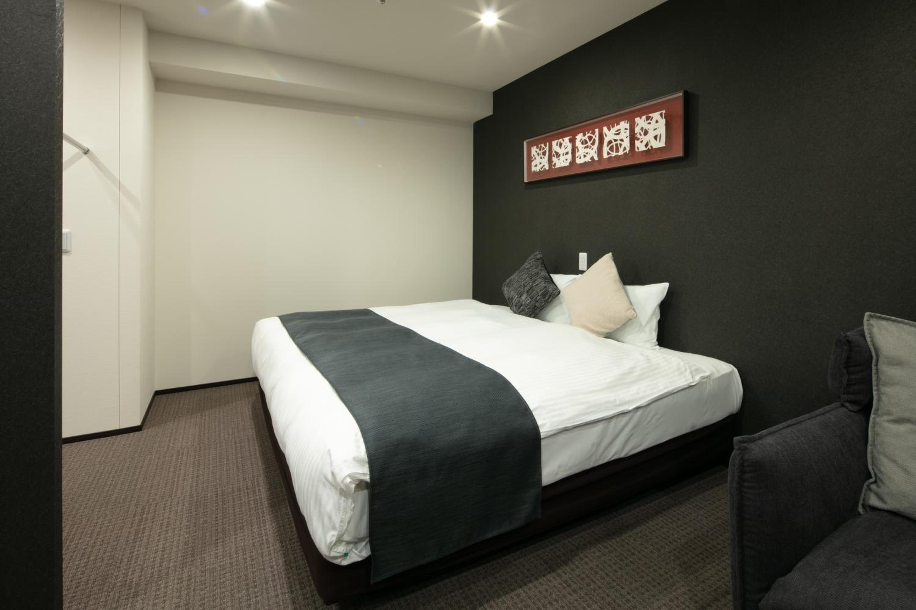 Deluxe King Room - Photo 29